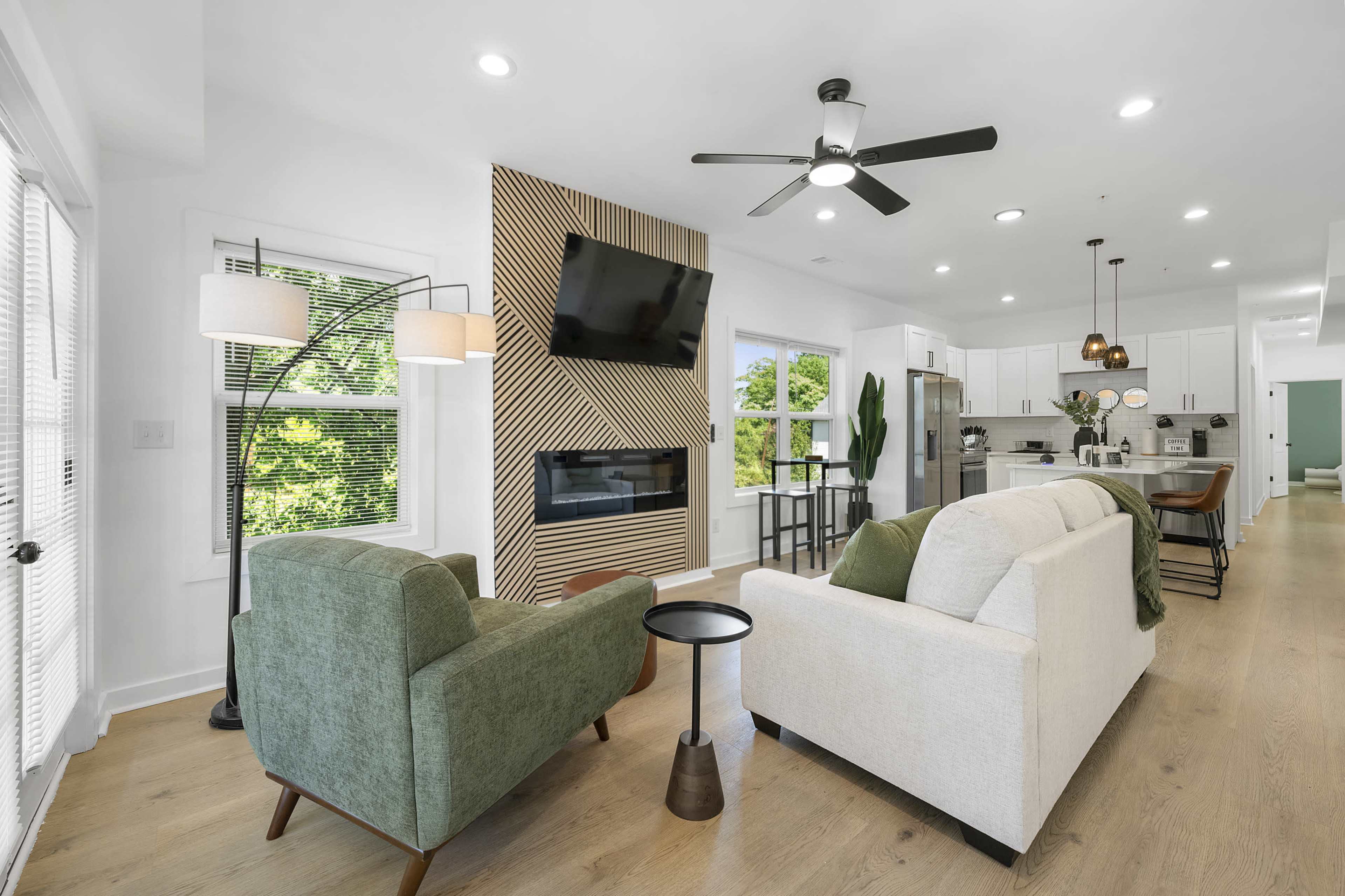 Spacious Modern Condo with Skyline View Image in Sylvan Hills, Atlanta, GA