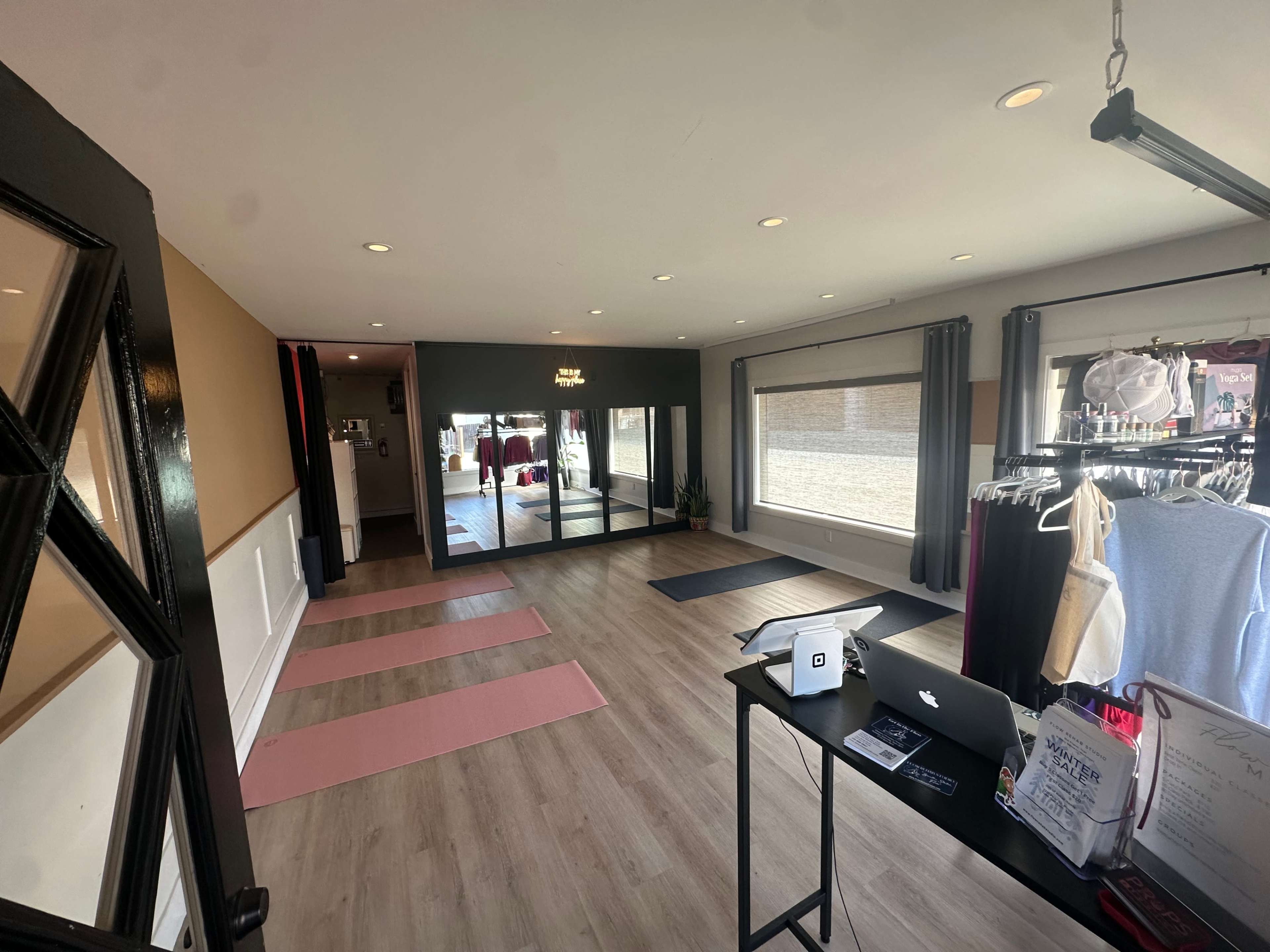 Cozy and Bright  Studio Image in Pinole, Pinole, CA