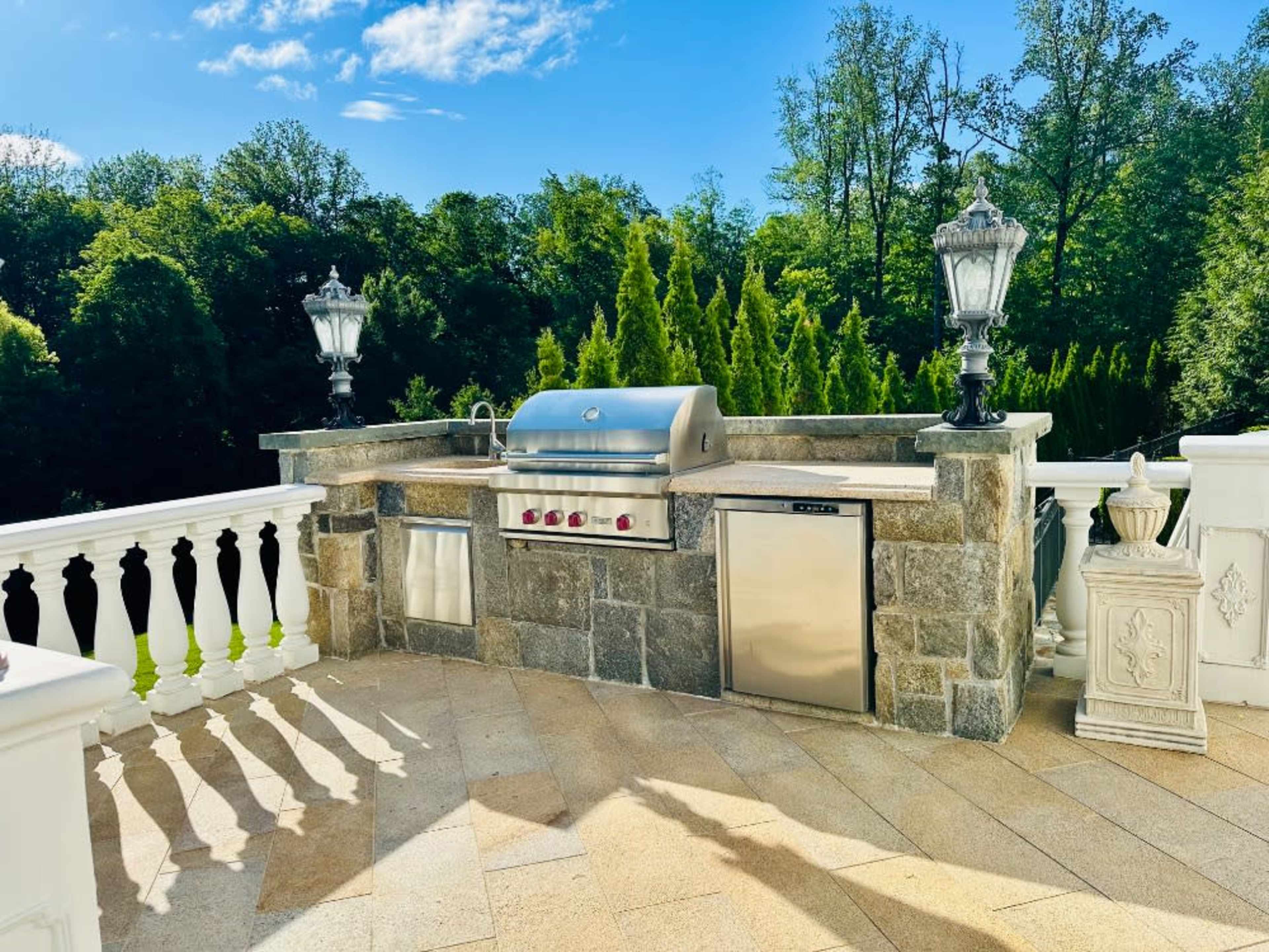 Outdoor propane grill 