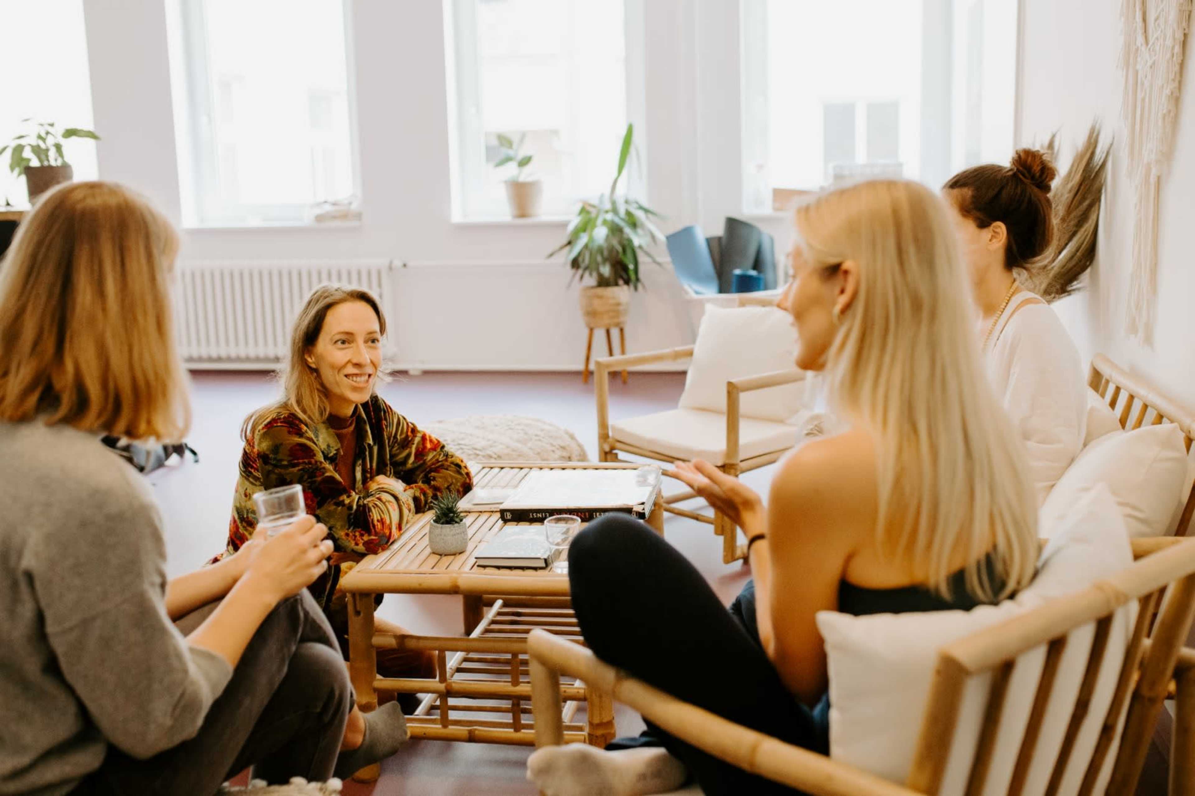 Top ausgestattetes Loft - Eventlocation für Yoga, Trainings, Workshops - modern, freundlich und top angebunden Bild in Düsseldorf-Friedrichstadt, Düsseldorf, 