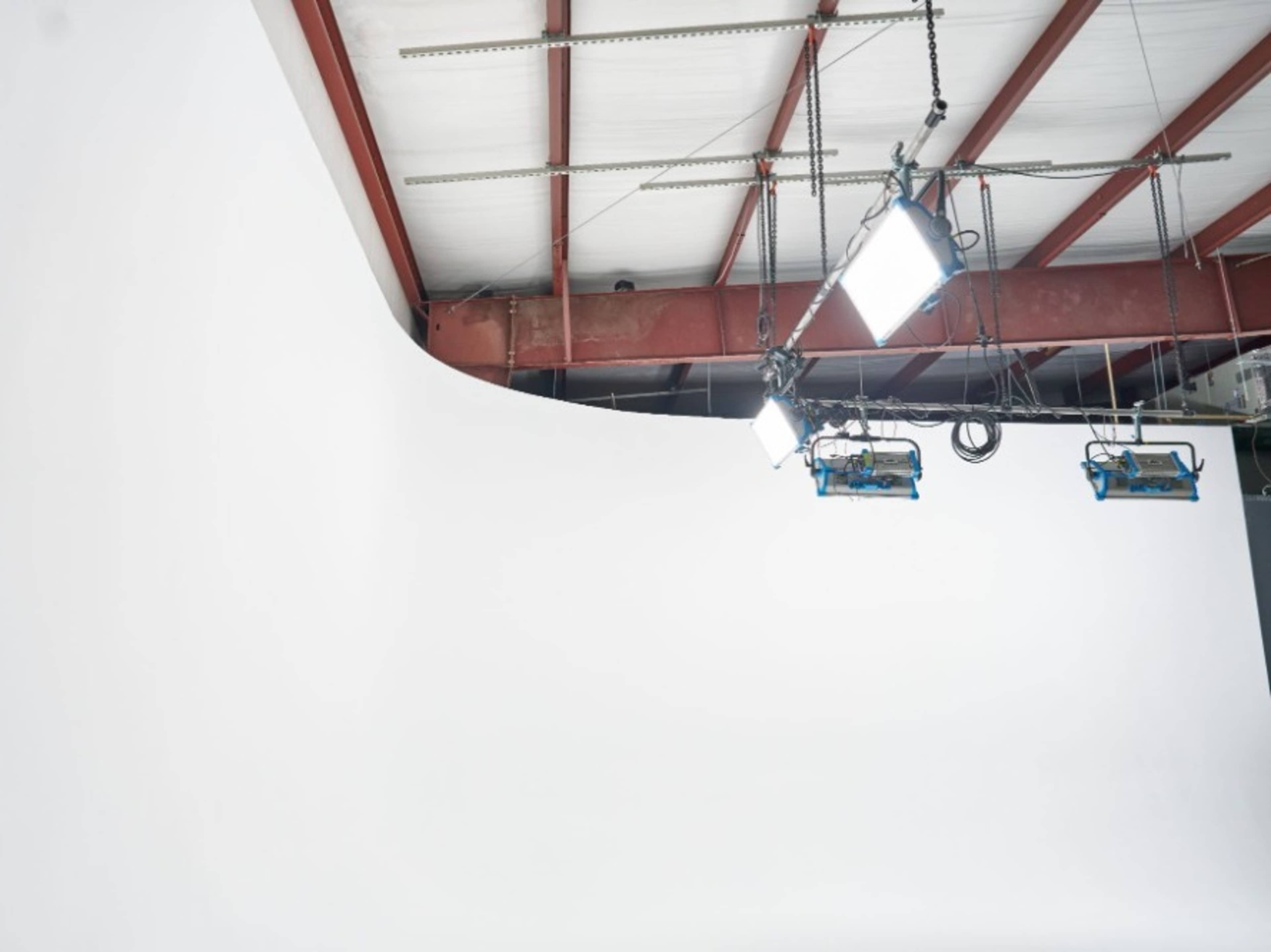 4x Arri S60 - Cyc Lighting