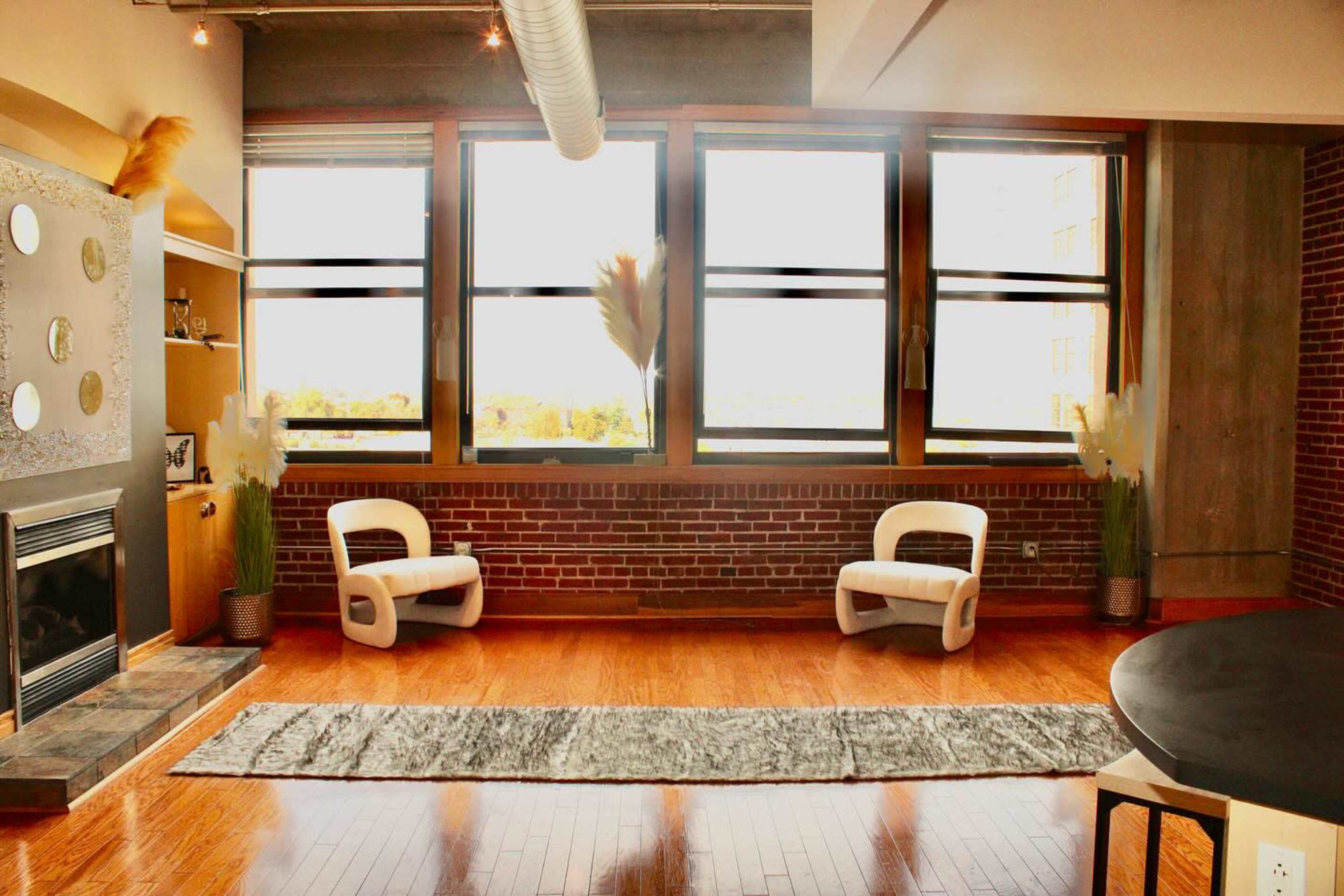 The Light Room with Downtown View ‘Loftstyle’ Image in Downtown West, Saint louis, MO