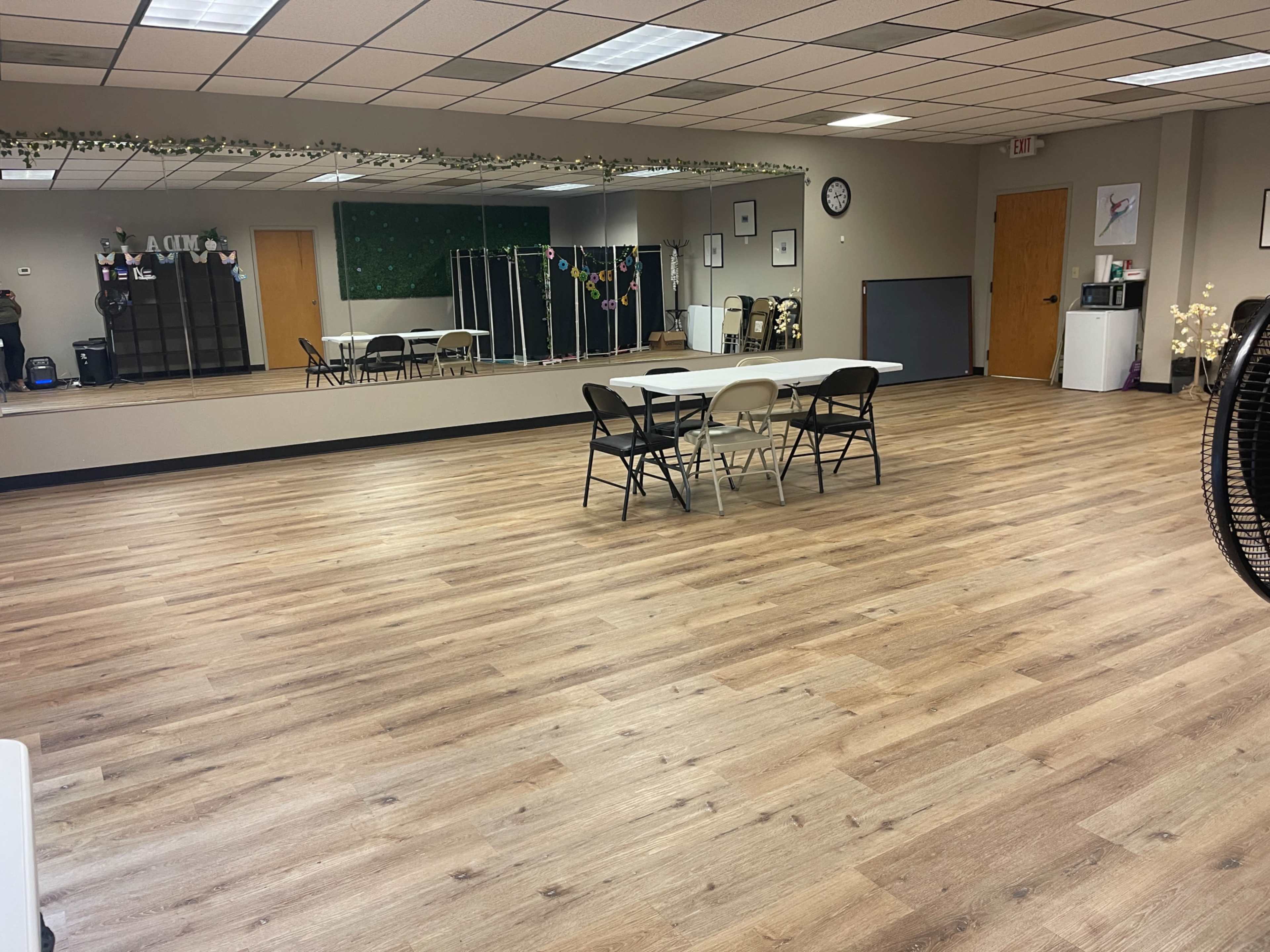 Small Intimate Event Space perfect for small events (Baby Showers, Bridal Showers,  Church Gatherings, Workshops, Corporate Lunches, etc.) Image in Greensboro, Greensboro, NC