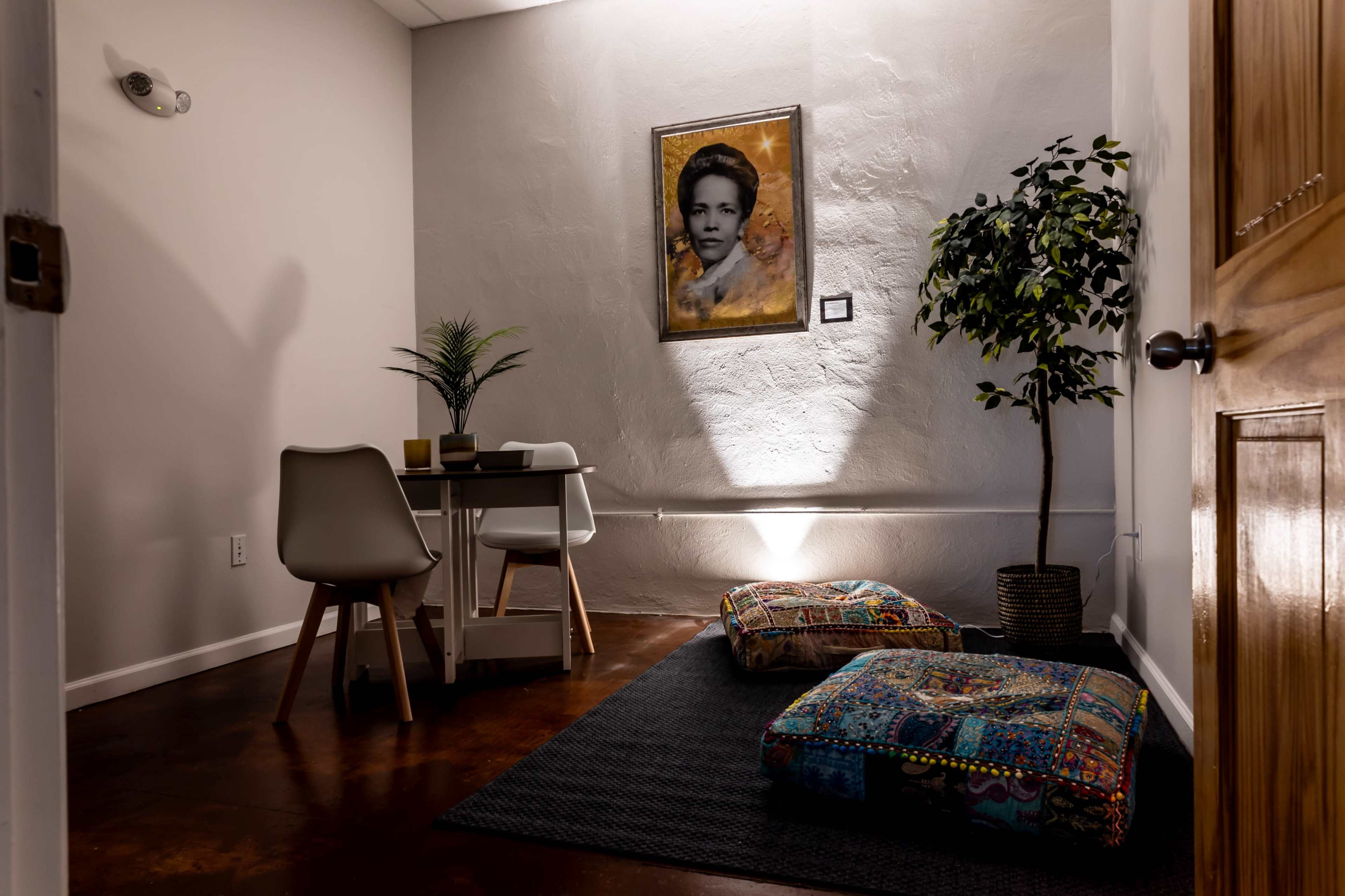 Cozy & Chic Studio for Intimate Meetings Image in Upper North Philadelphia, Philadelphia, PA, PA