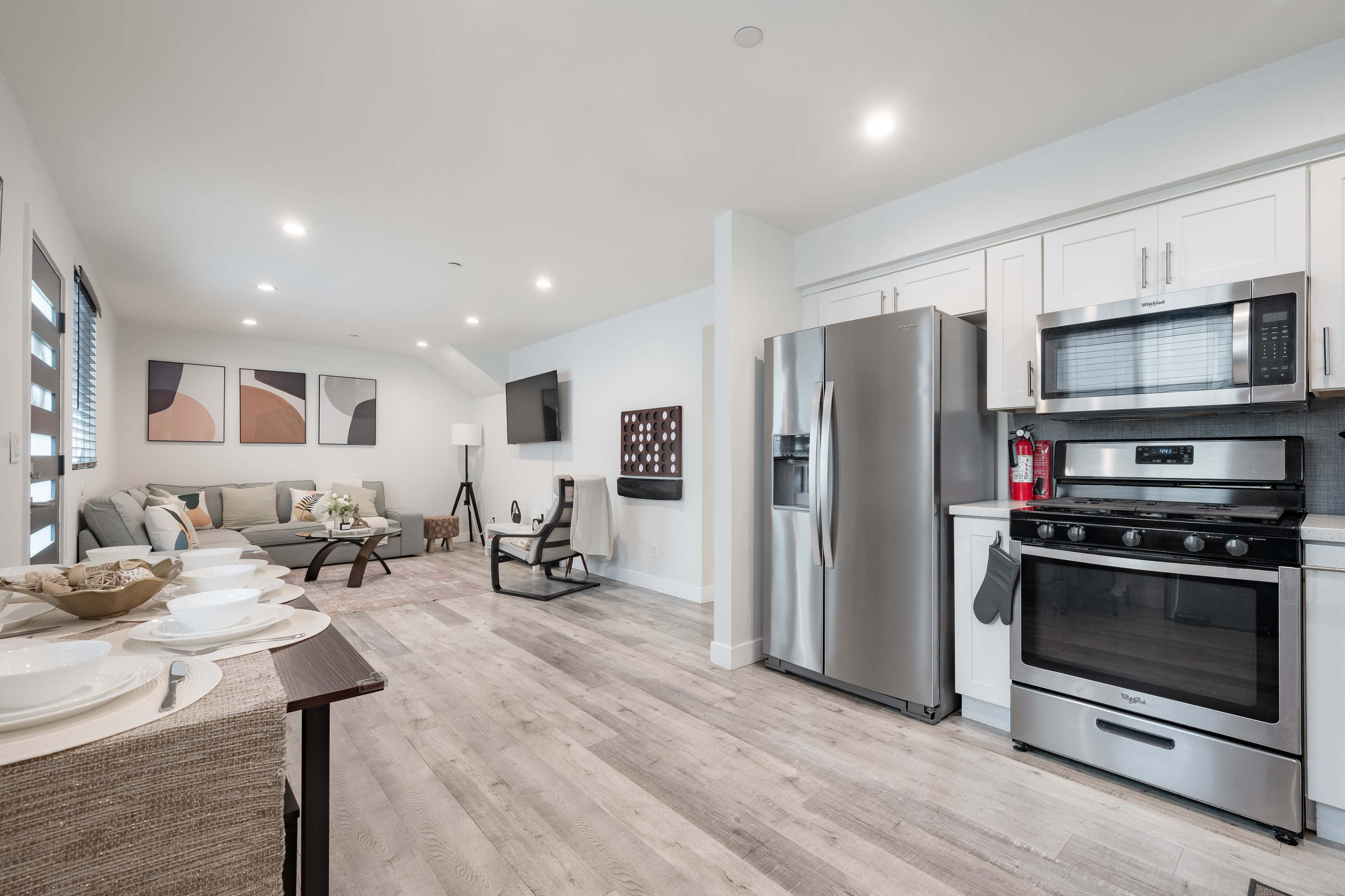 Modern North Hollywood apartment, Los Angeles, CA | Production | Peerspace