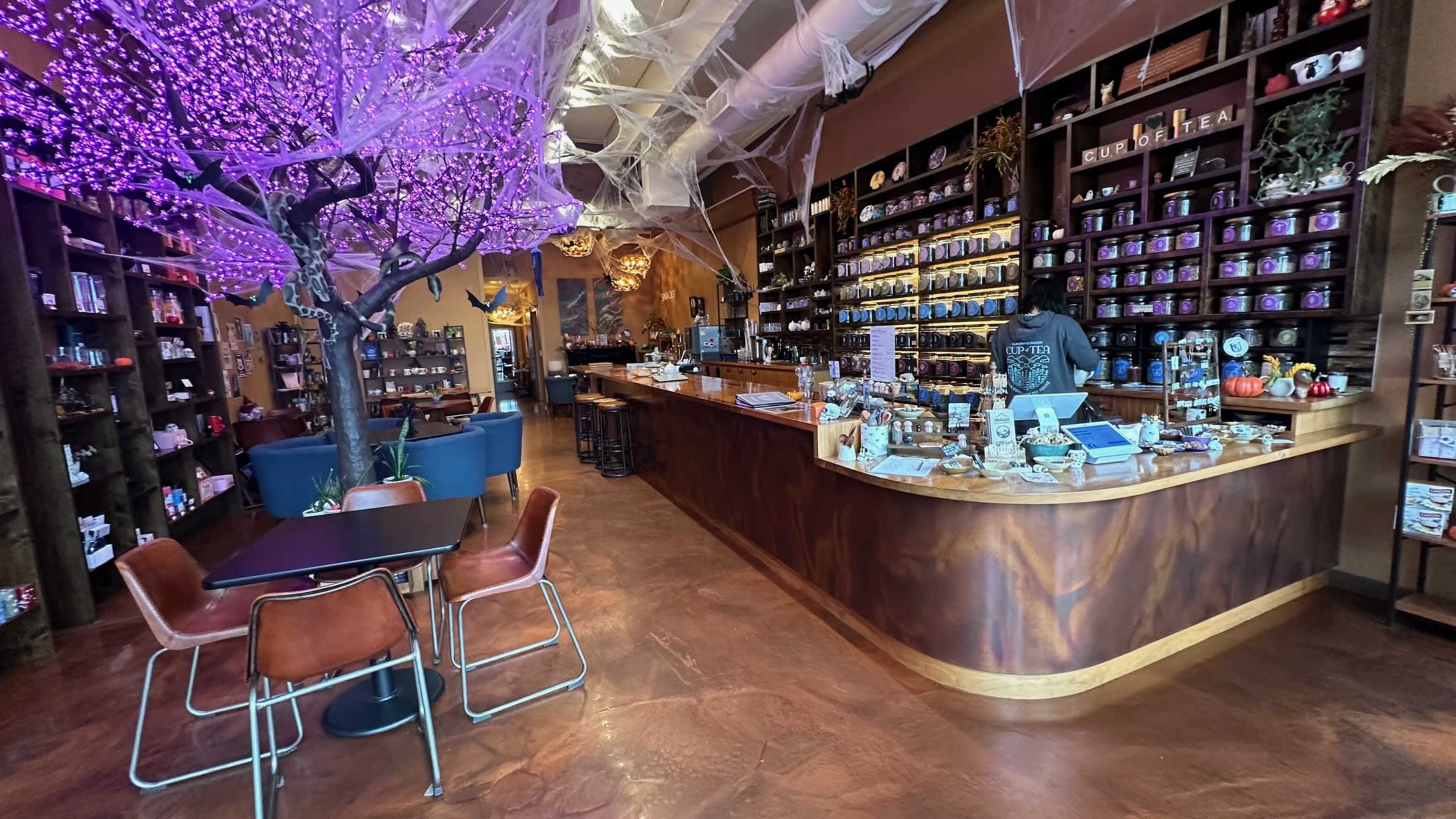 Old-World Tavern-Inspired Venue with Timeless Style Image in Sunnyside, Clackamas, OR