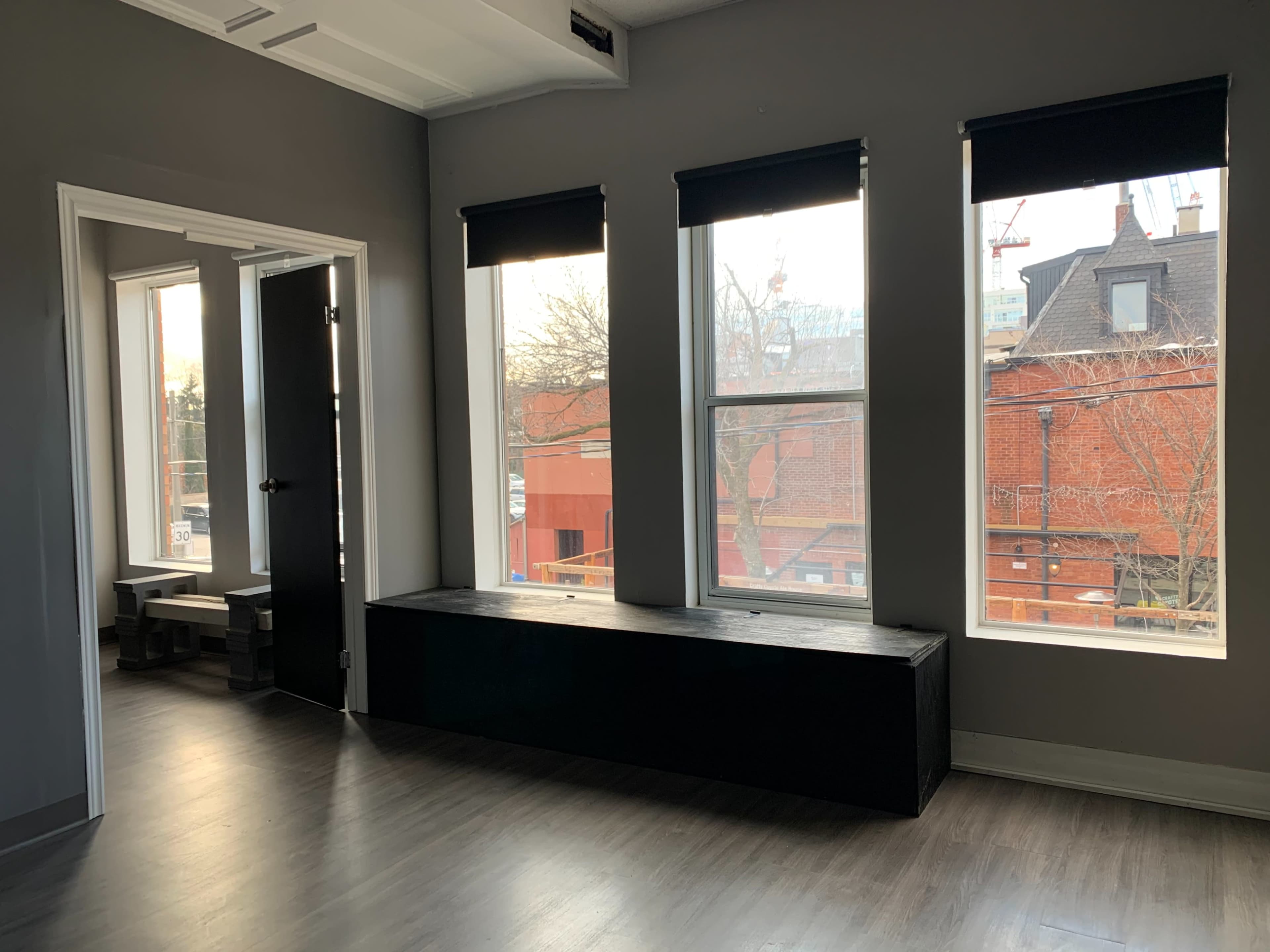 Modern Annex Studio with LED Mirror & City Views | 350 sqft Image in Harbord Village, Toronto, ON