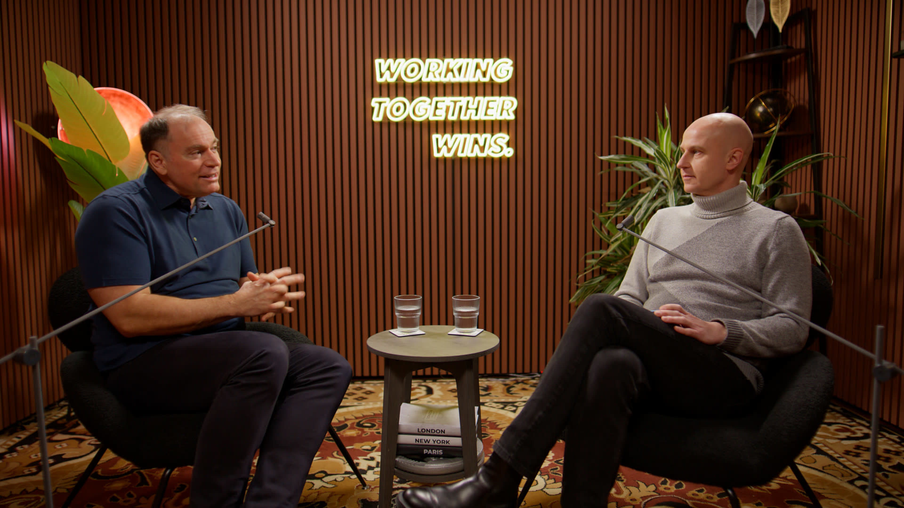 High-End Video Podcast Studio in Berlin mit verschiedenen Sets Image in Mariendorf, Berlin