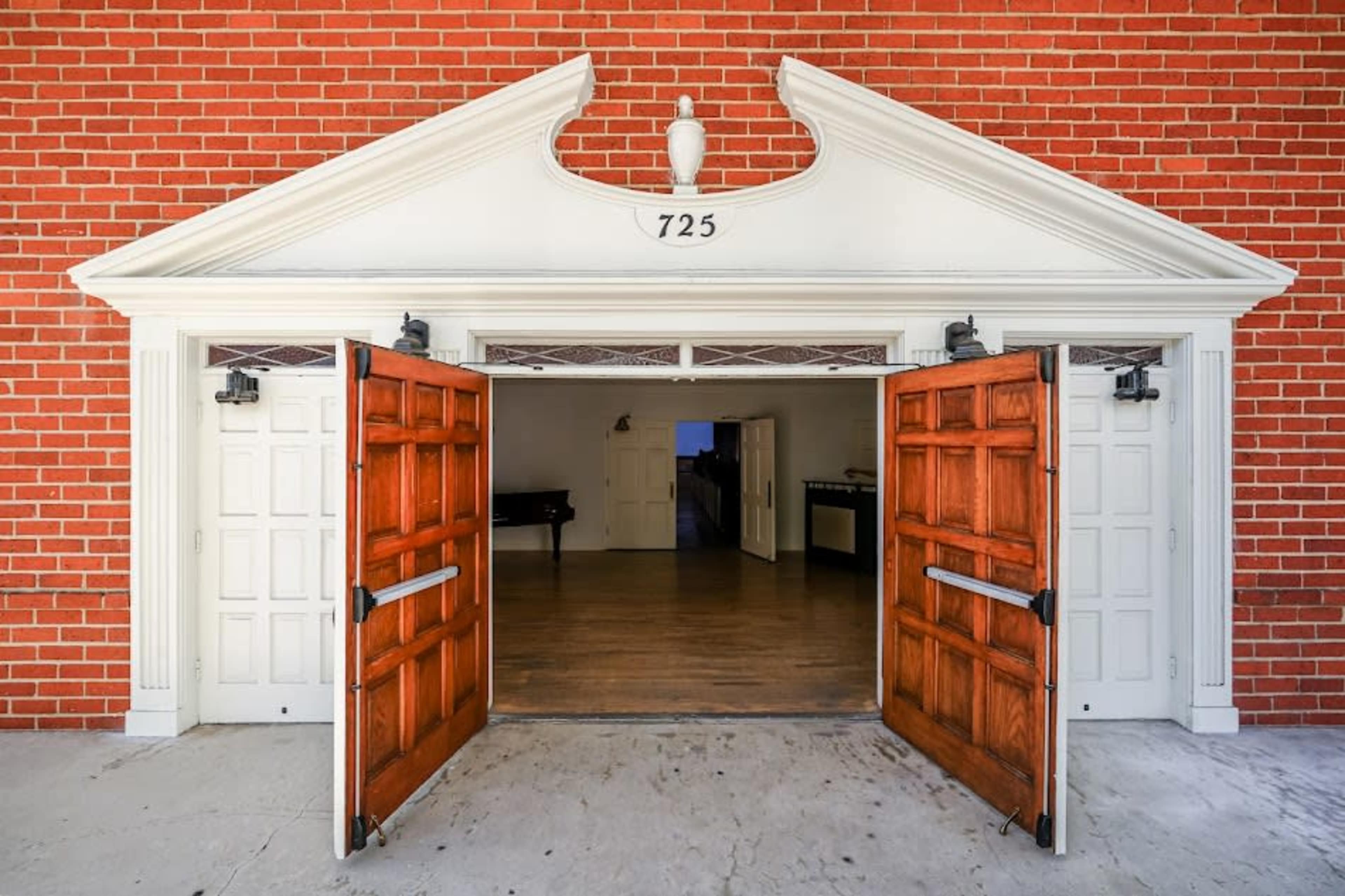 Beautiful Historic Brick Church in Glendale — Sanctuary, Stage, Classrooms & Parking Image in Fremont Park, Glendale, CA