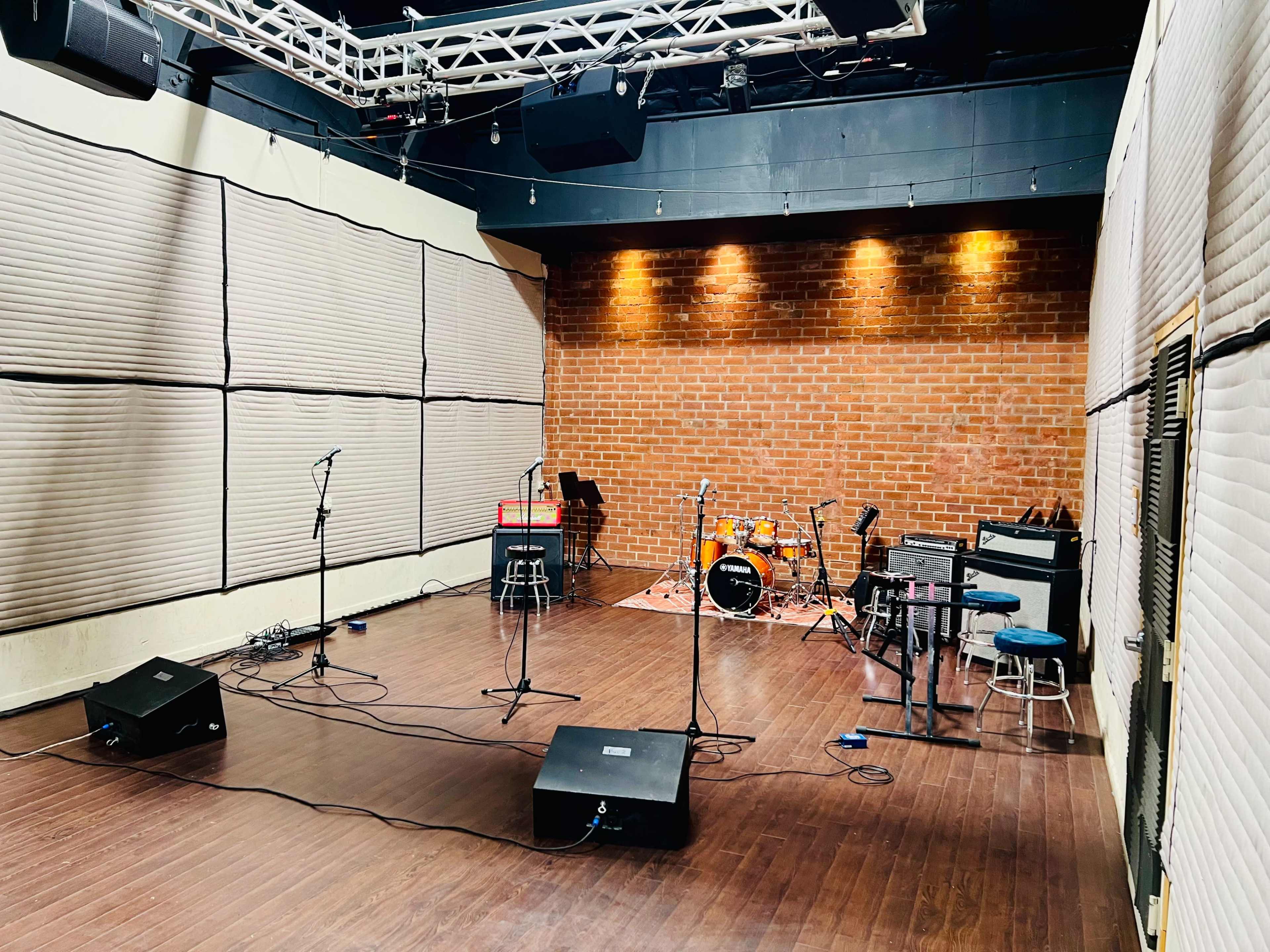 1,000 sq. ft. Space for Rehearsals, Video Shoots, Live Streams, and Photography Image in Northeast Los Angeles, Los Angeles, CA