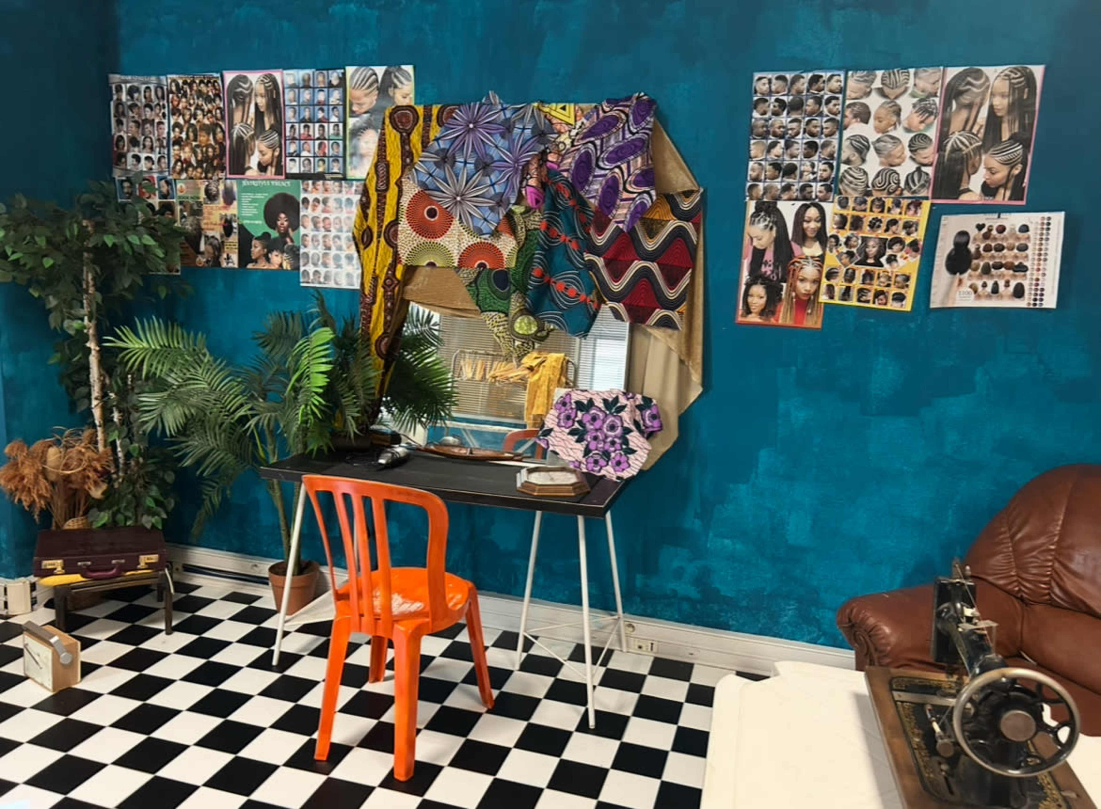 Studio à décor modulable (Cyclo/Hangar/Salon vintage/Coiffeur Afro/70 orange/Chambre rouge) Image in , Villejuif