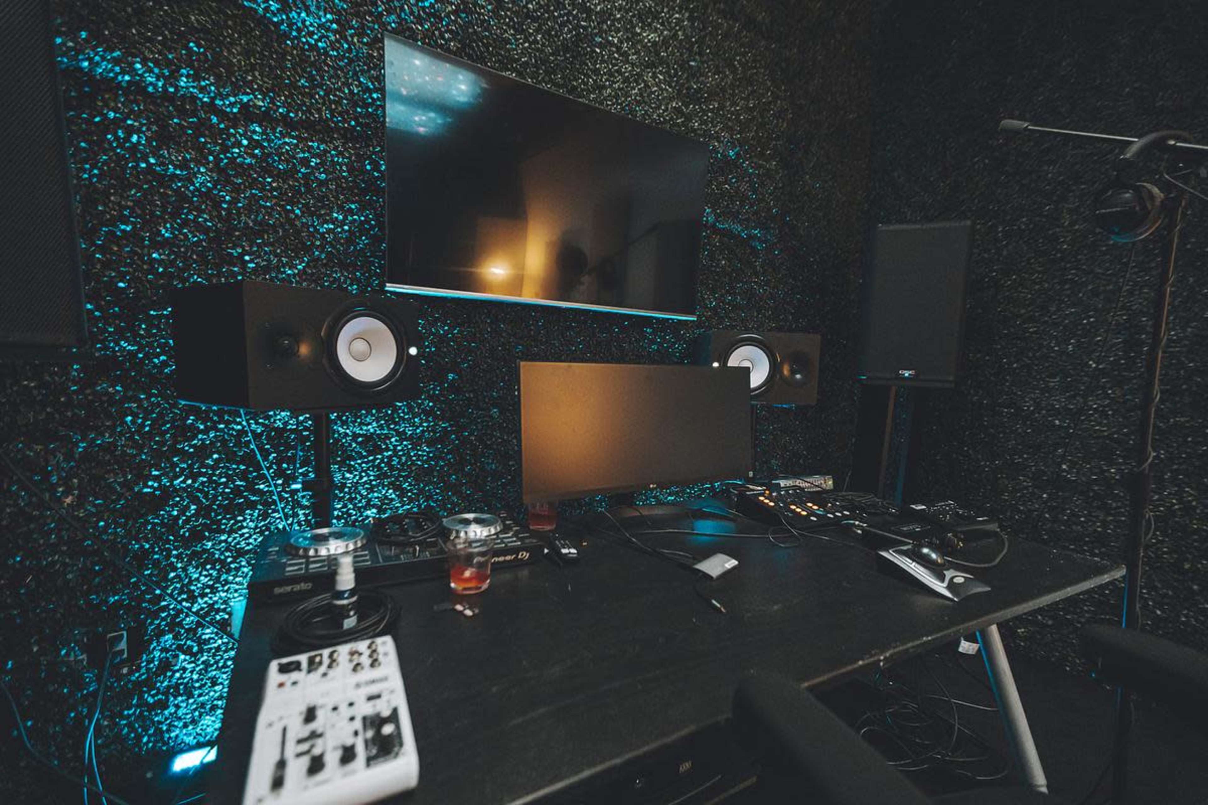 Previs Lighting Design and Recording Suite Image in Westlake, Los Angeles, CA