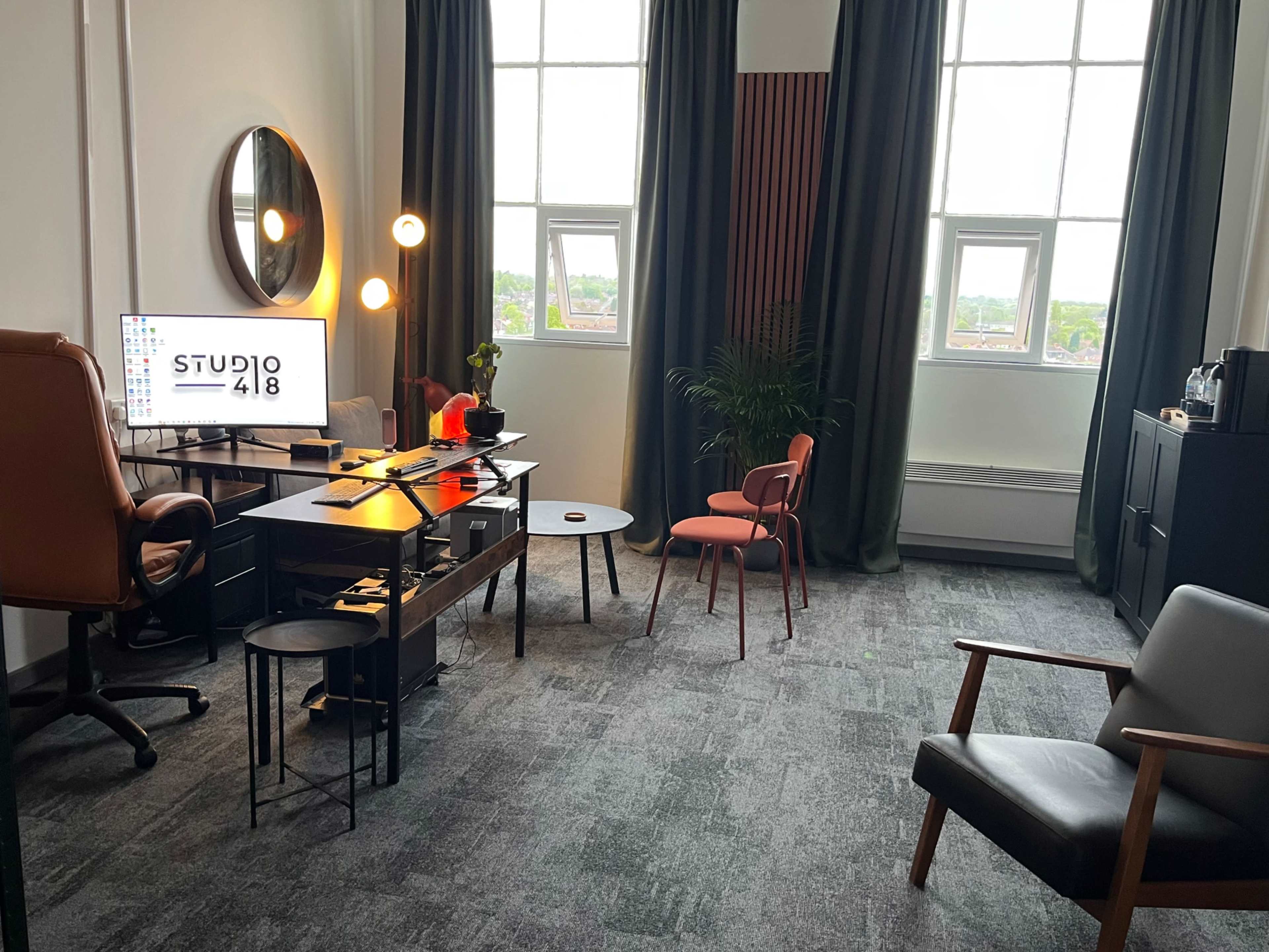 A bright, naturally lit studio overlooking Manchester’s skyline -  perfect for creatives. Image in Reddish, Manchester, ENG