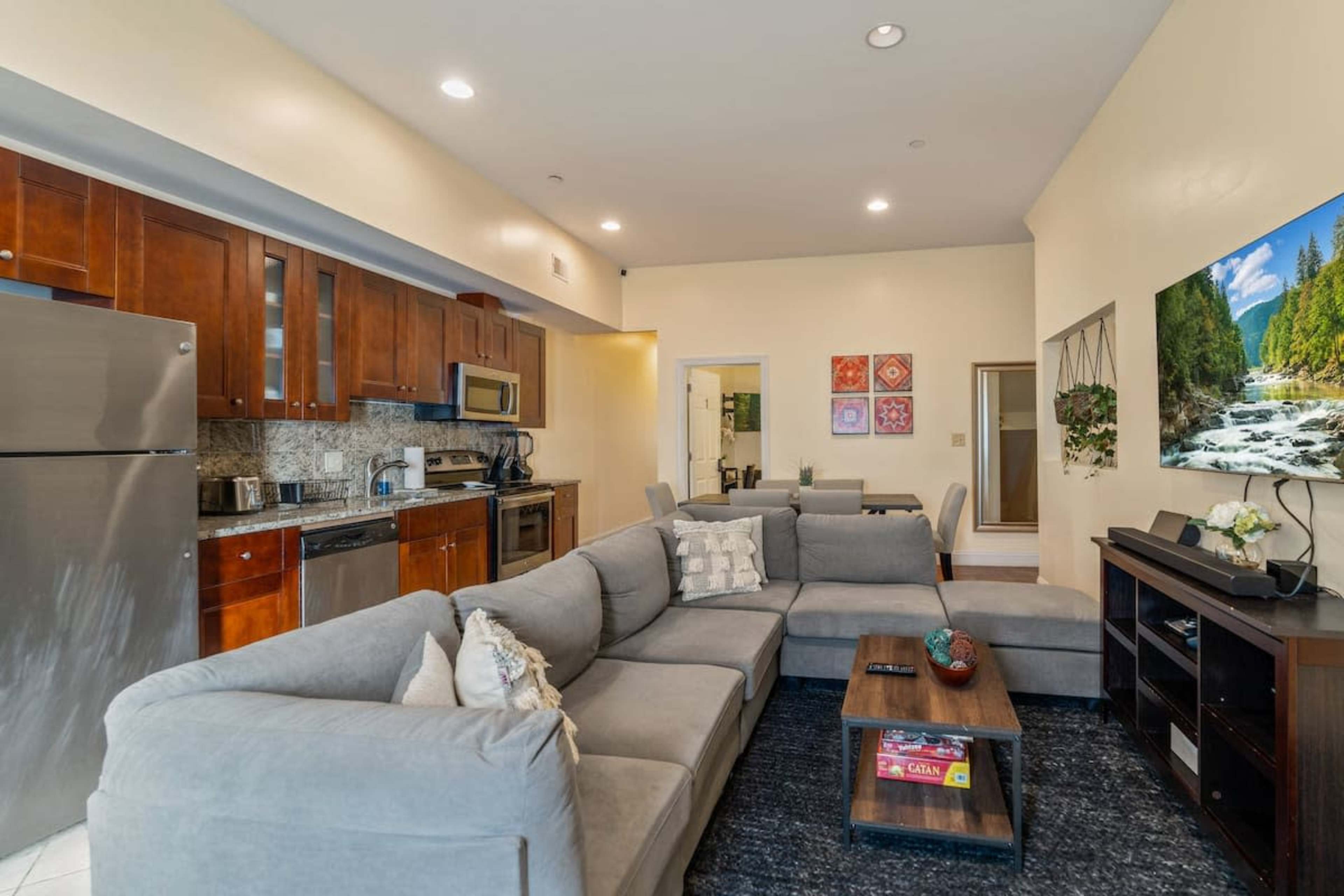 Condo near Center City | Arcade | 4BD 2BA Image in Center City, Philadelphia, PA