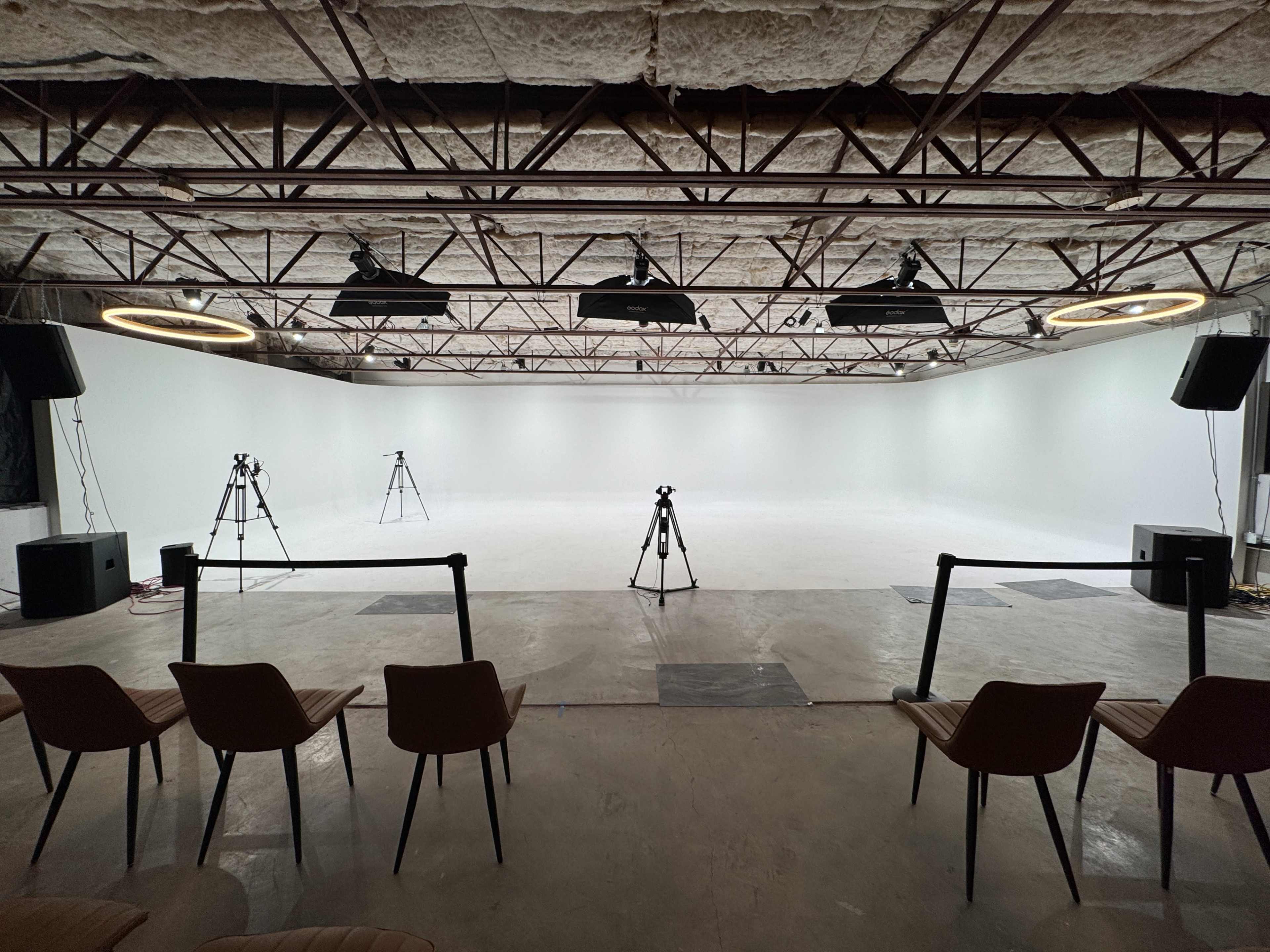 Large Infinity Wall Production Studio with Event Space Image in Greenbriar Southwest, Stafford, TX