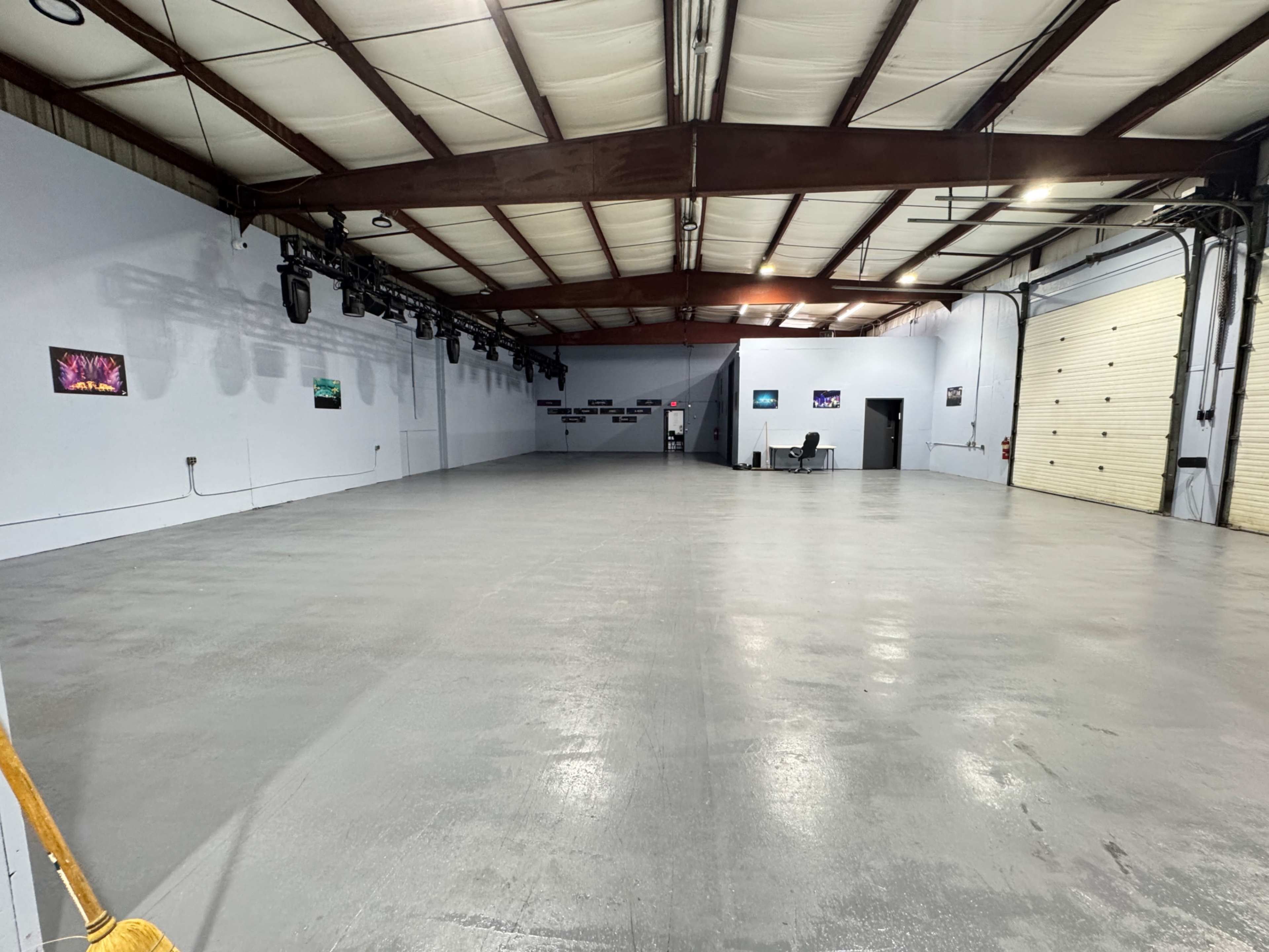 Large New Jersey open space + Offices Image in Wall Township, Wall Township, NJ