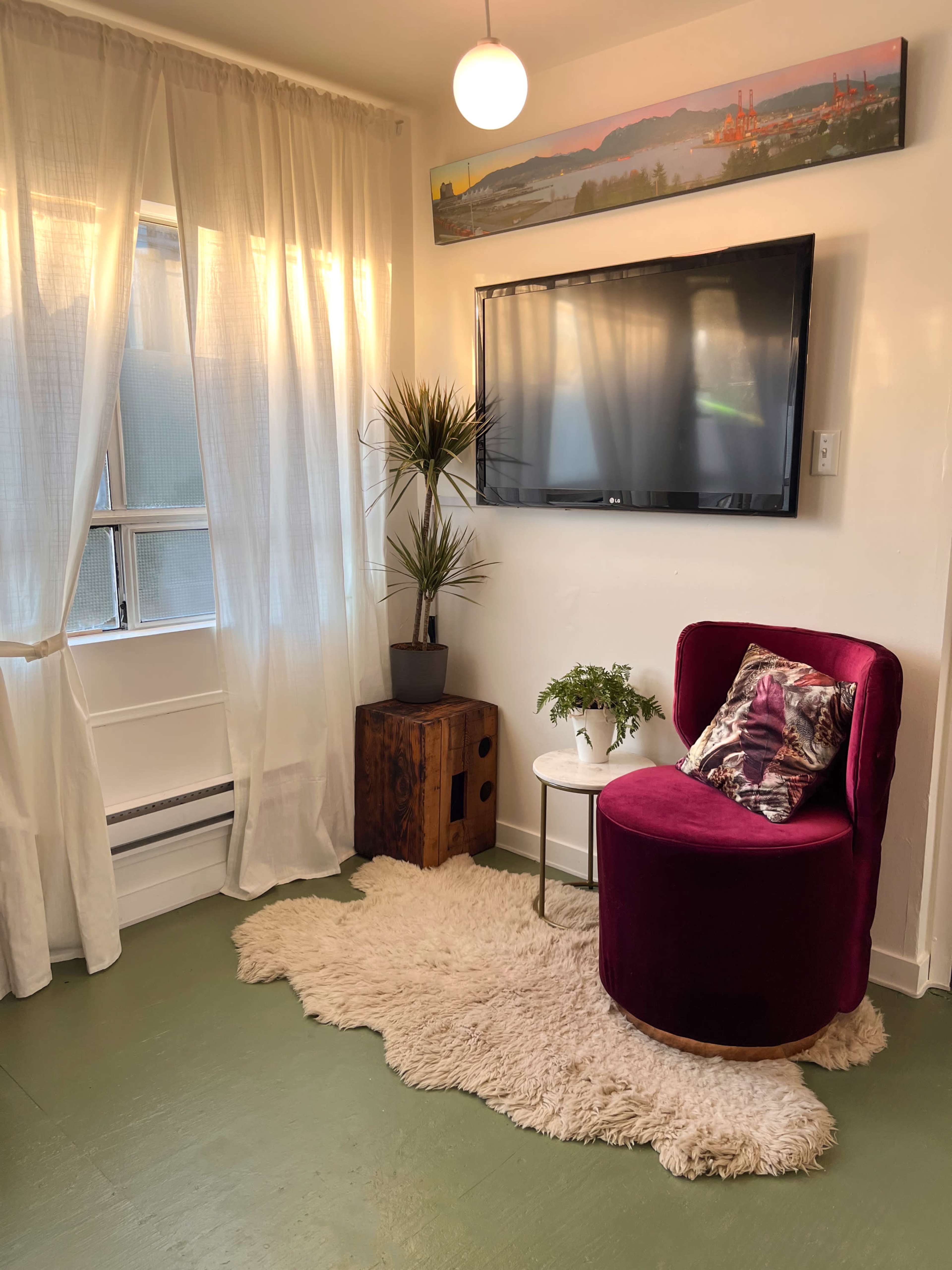 Modern Mount Pleasant Studio with Gorgeous Natural Light Image in East Vancouver, Vancouver, BC