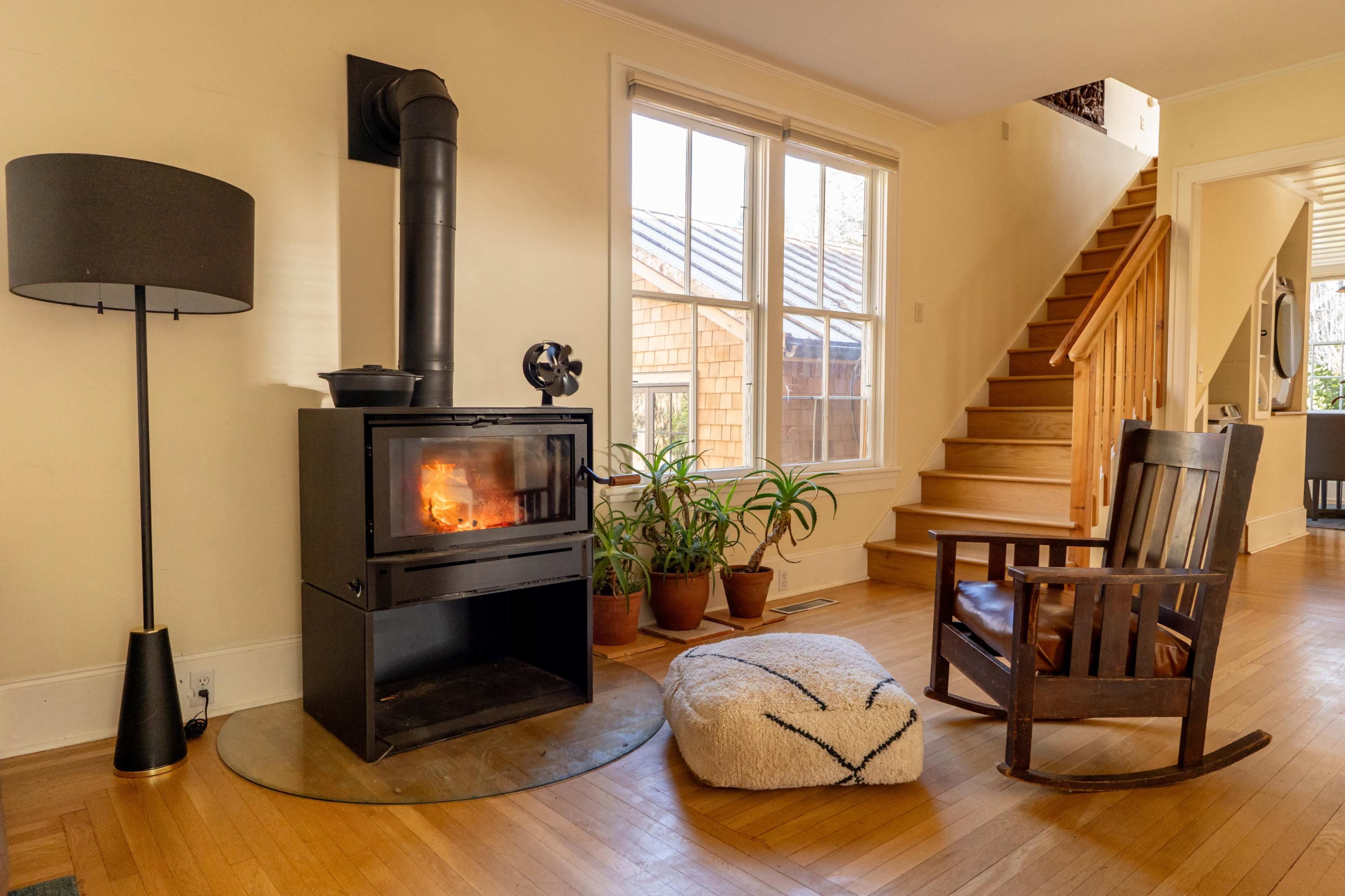 Downtown historic 4 bedroom home, carriage house, studio space, hot tub, gardens, outdoor dining dreamy property Image in Nevada City, Nevada City, CA