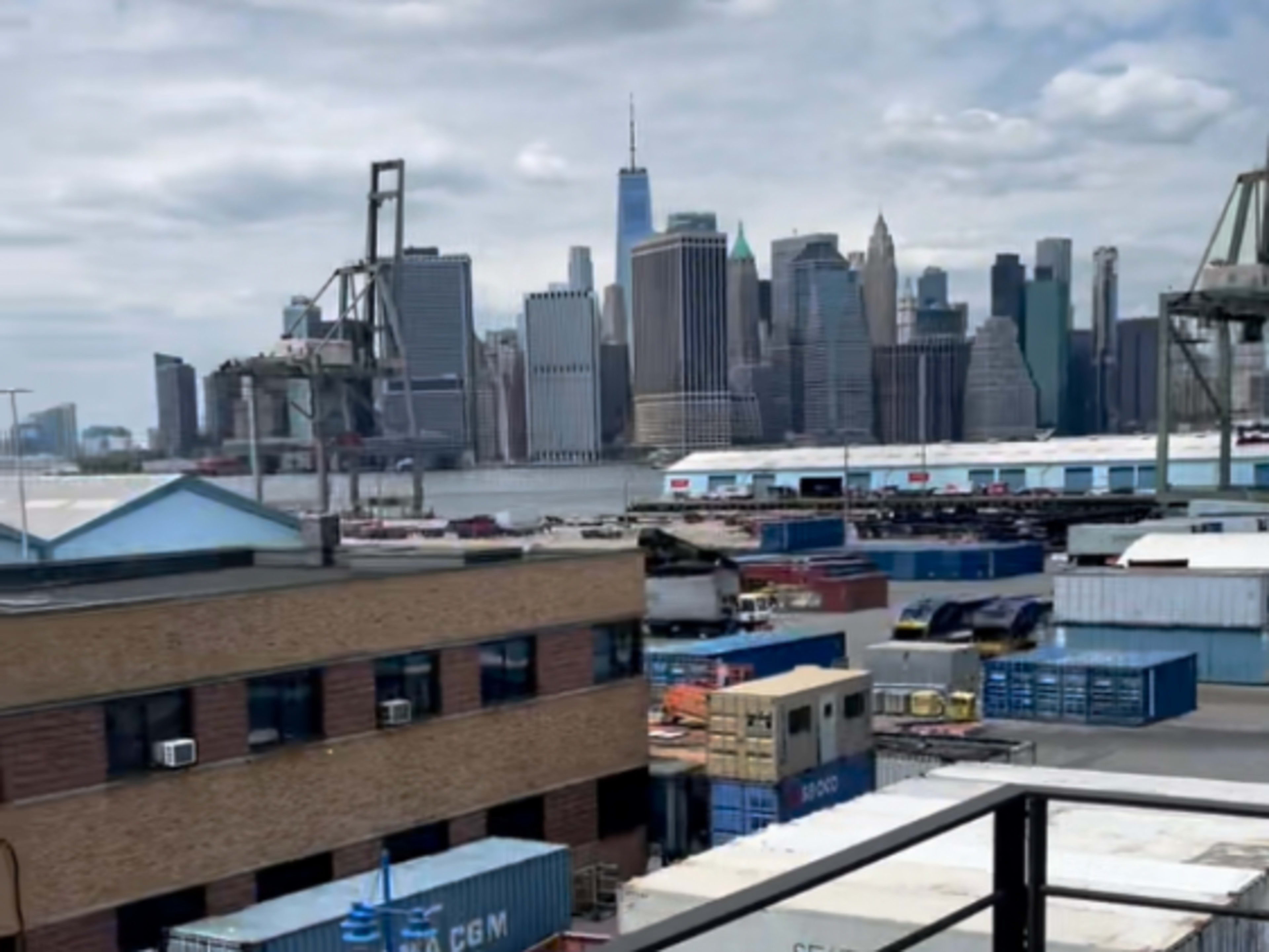 Rooftop with Wooden Deck - 360° Views & Skyline  