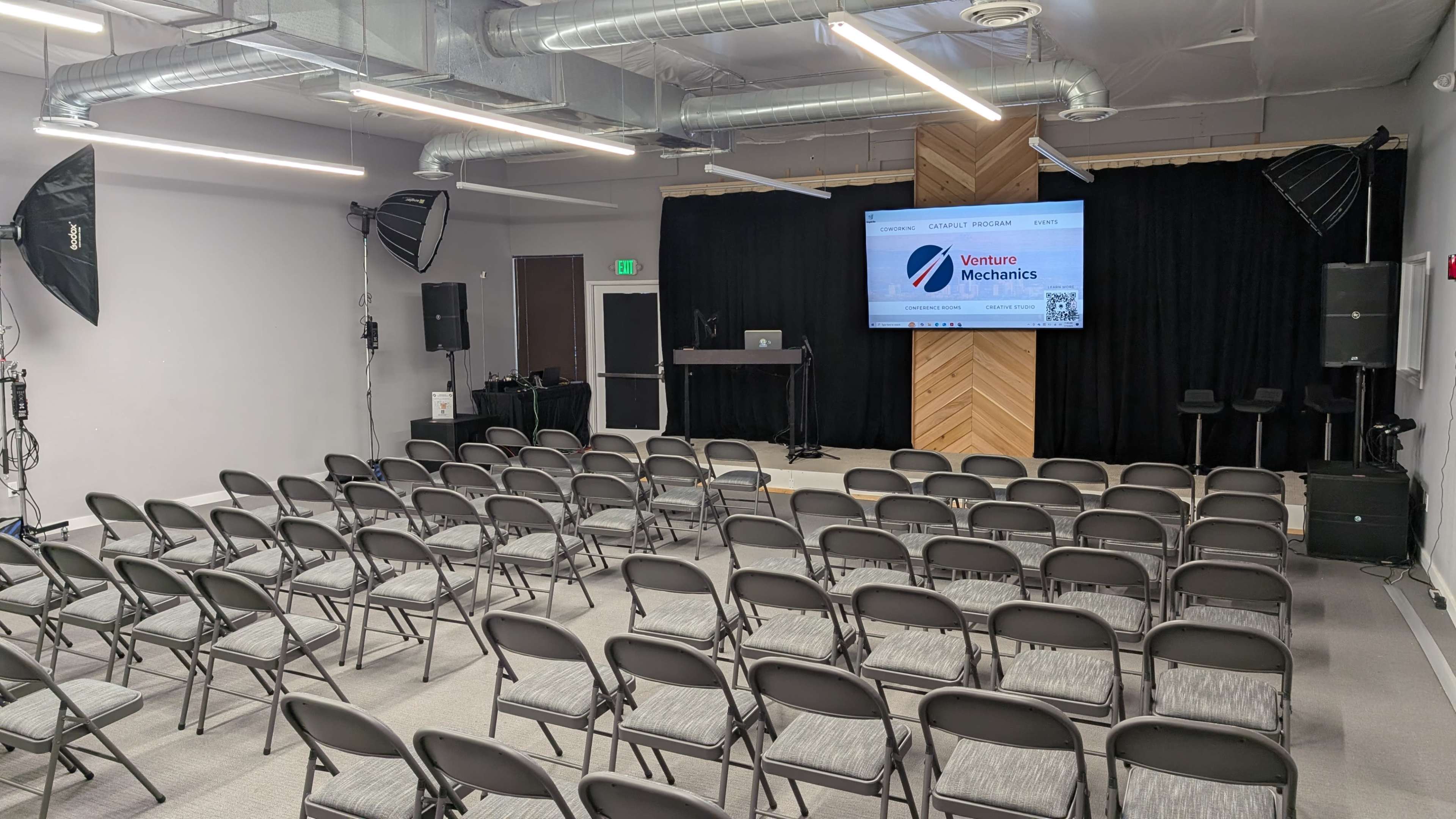 Versatile Event Space in Bellevue with Easy Access - Leonardo Room Image in Crossroads, Bellevue, WA