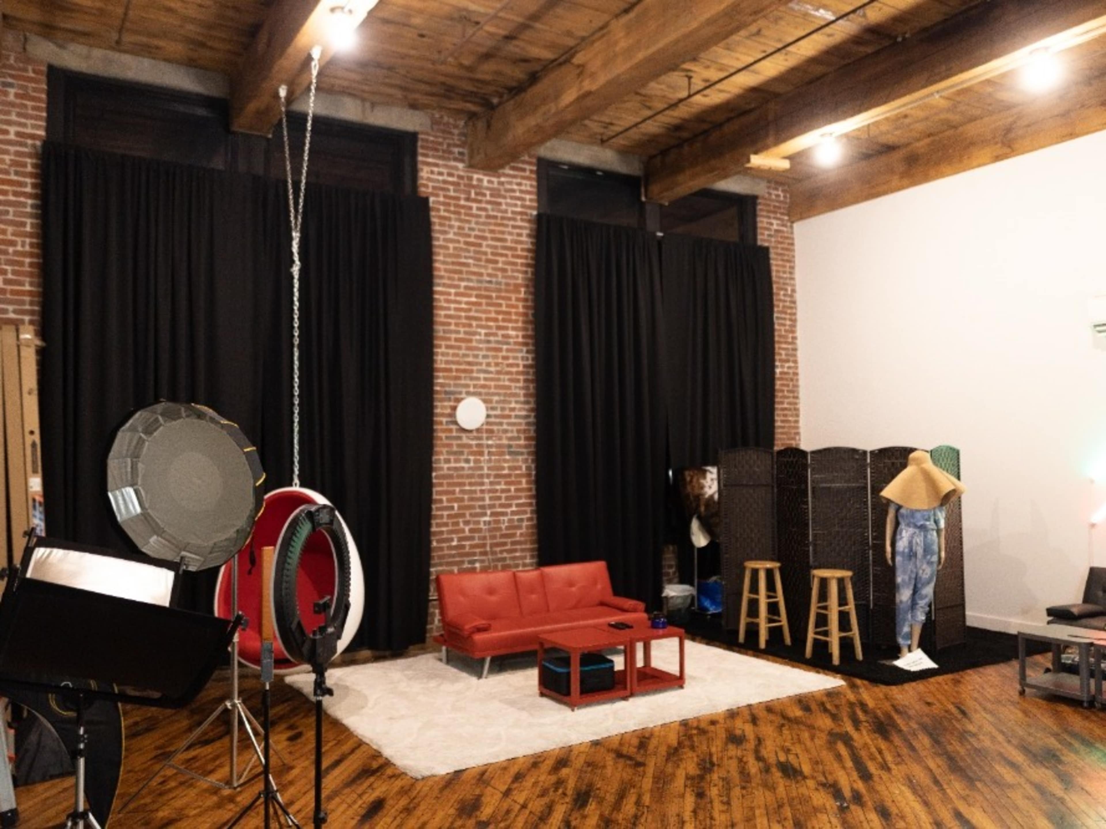 Cre8tiveSeven Photography Studio 
