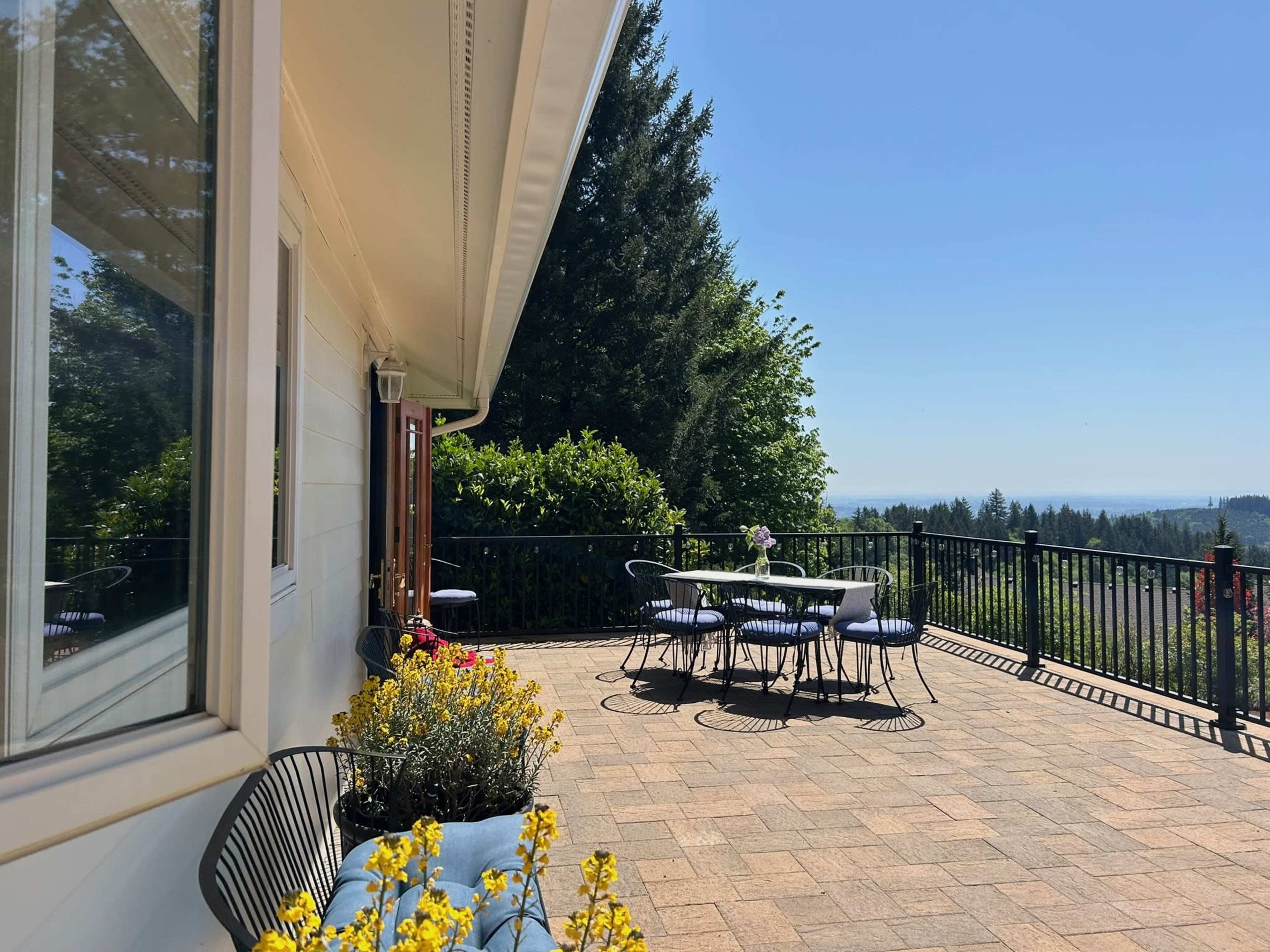 Spacious Home Nestled Among the Wineries Image in , Dundee, OR