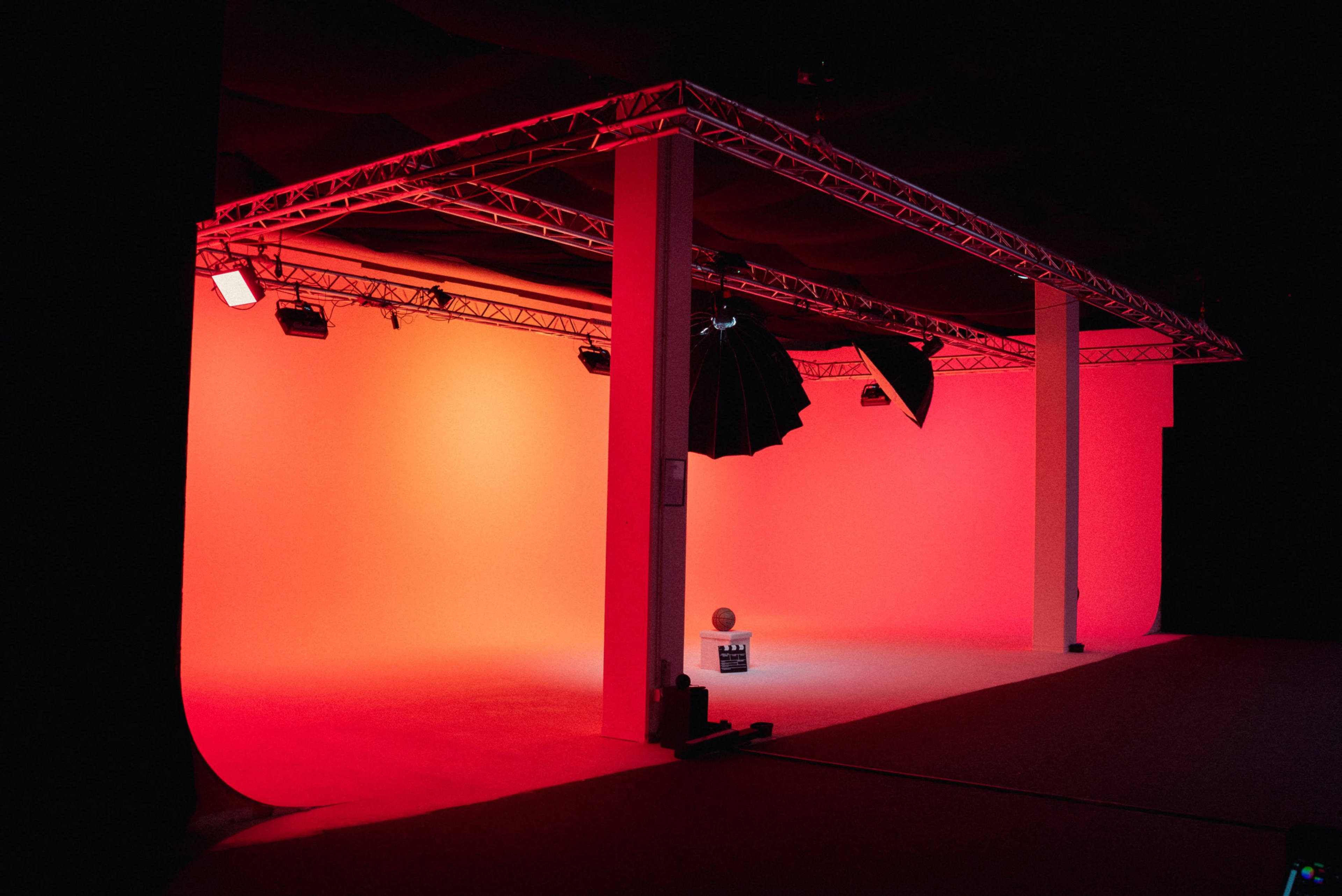 Kreativstudio in Langen (Hessen) mit riesiger Hohlkehle, Green Screen & Chillout-Lounge Bild in , Langen, 