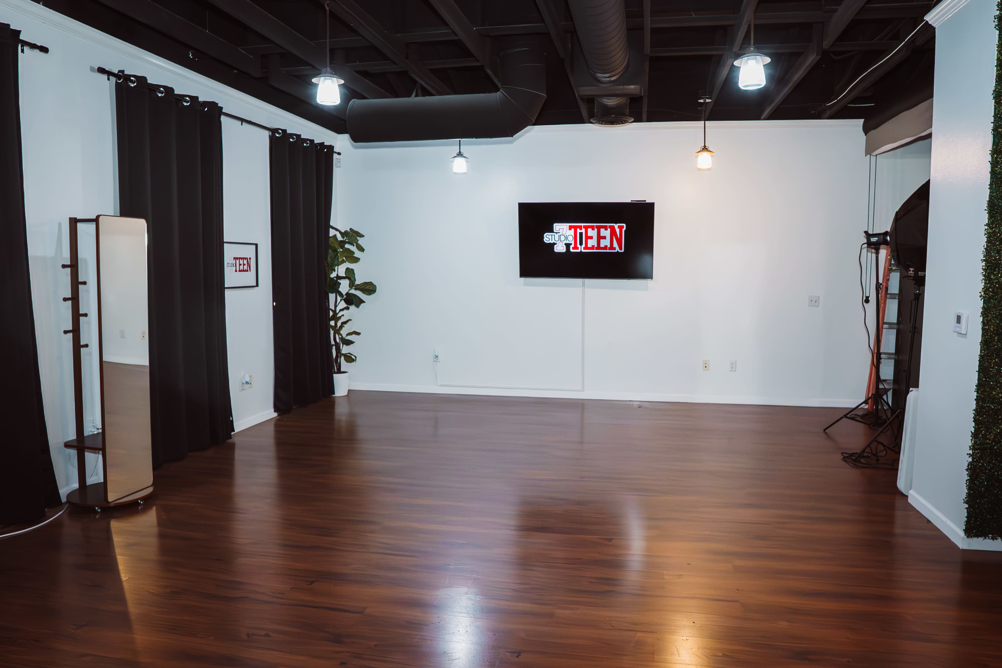 Beautiful Multipurpose Studio In Downtown Lancaster Blvd Image in Lancaster, Lancaster, CA