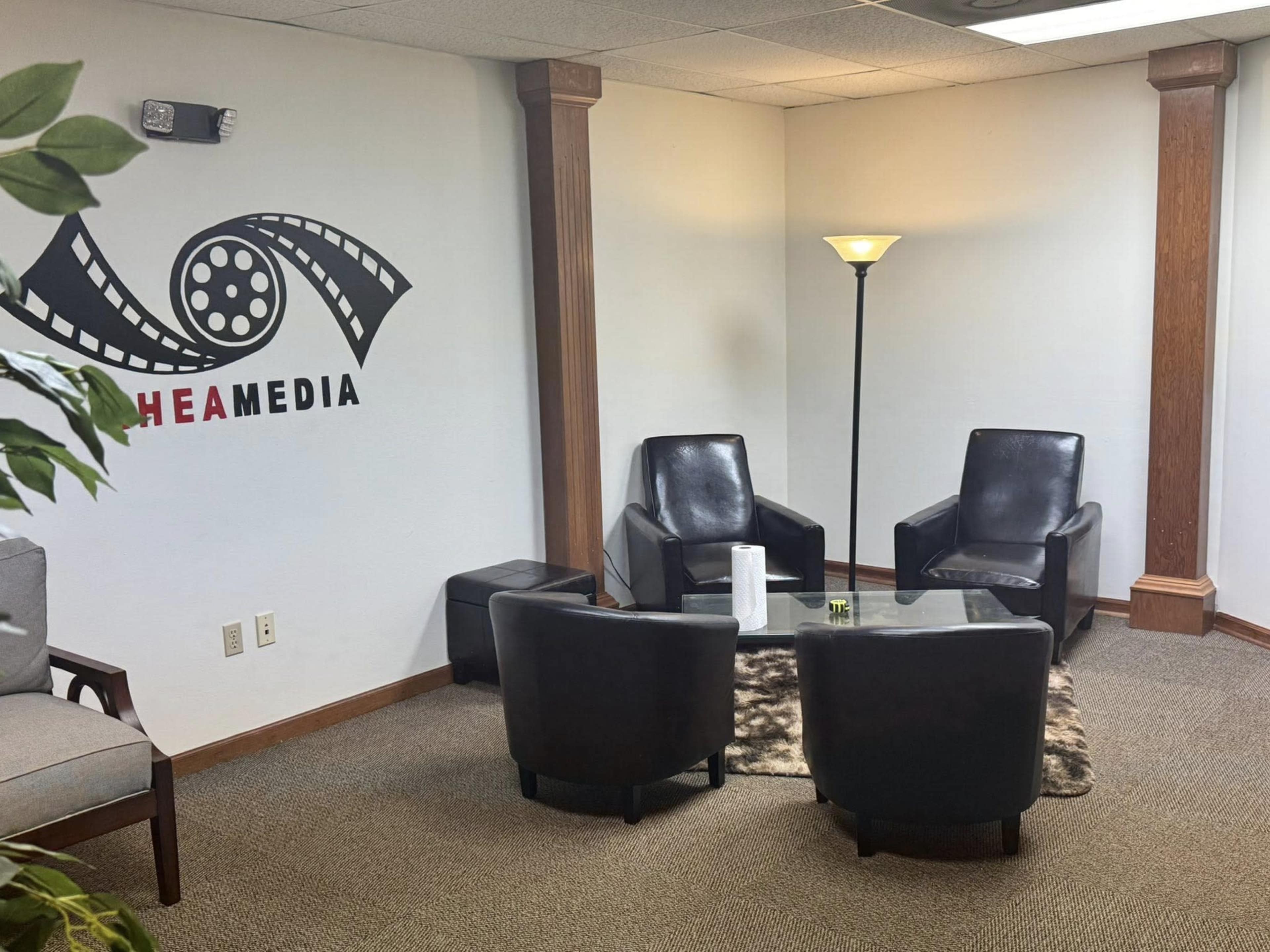 Photography Studio Easily Available Image in Mid City South, BATON ROUGE, LA