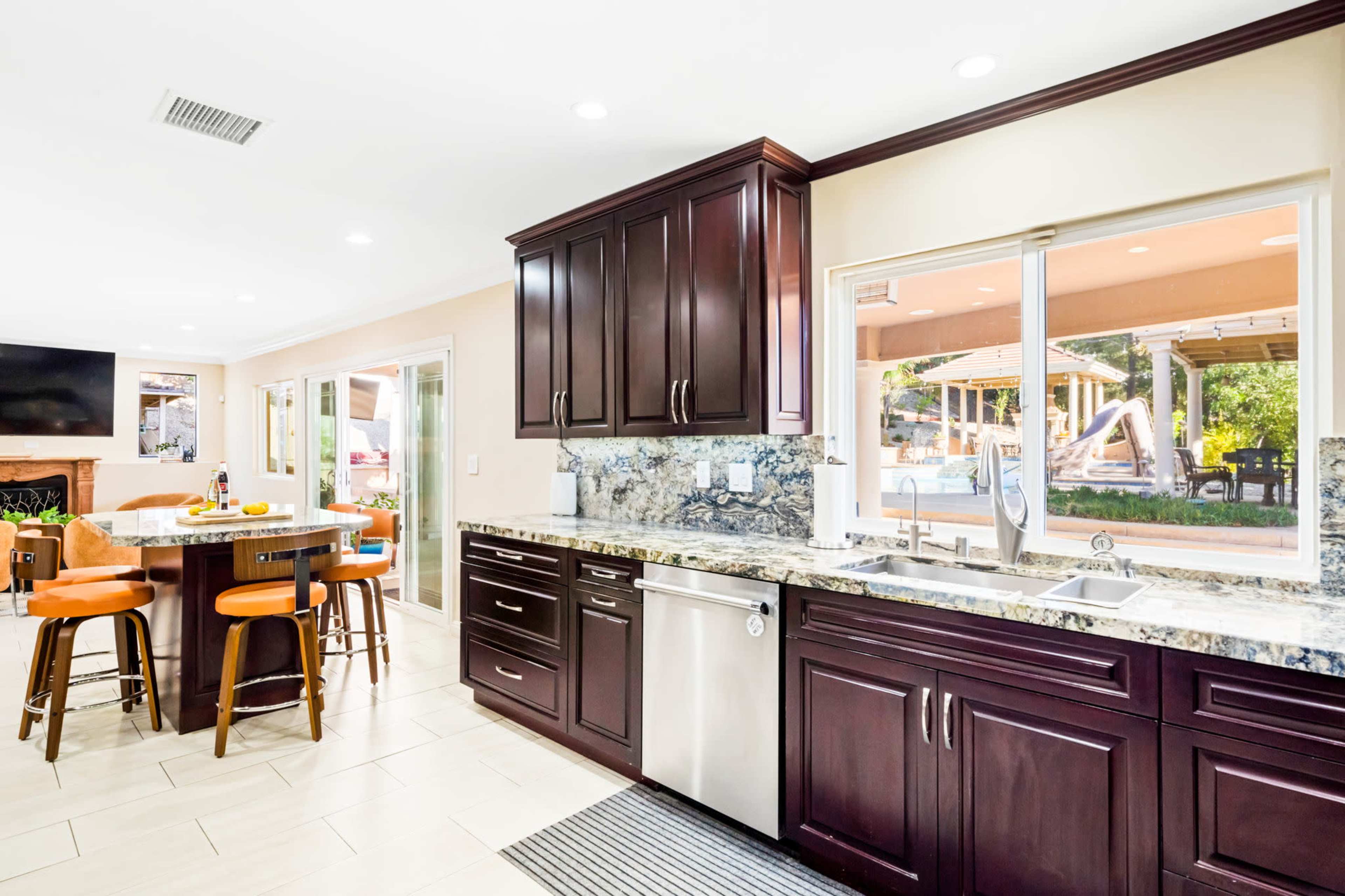 Resort House w/huge backyard and pool Image in Porter Ranch, northridge, CA