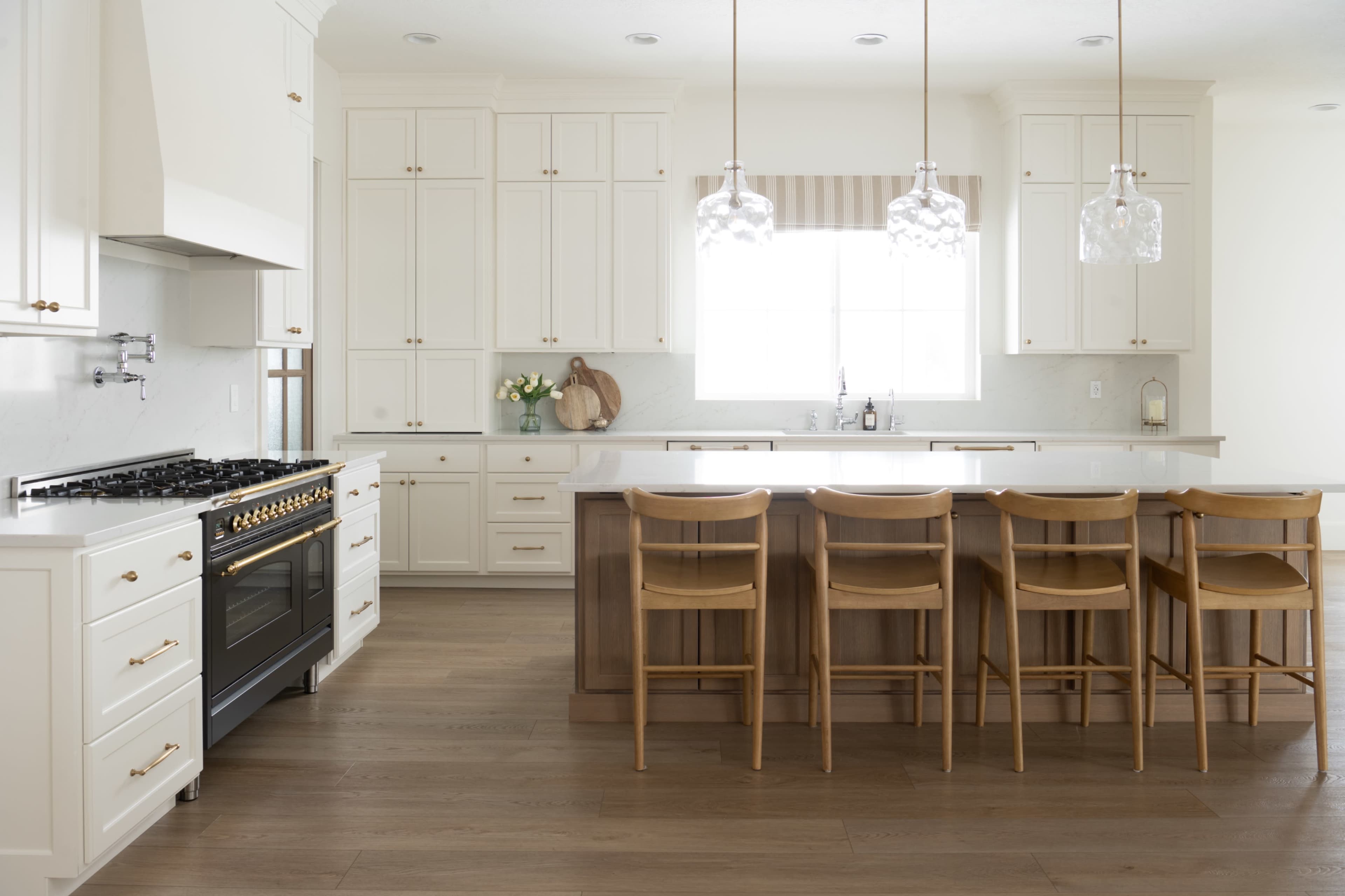 Old English Modern Farm Open-Concept Home with Mountain Views Image in Mapleton, Mapleton, UT