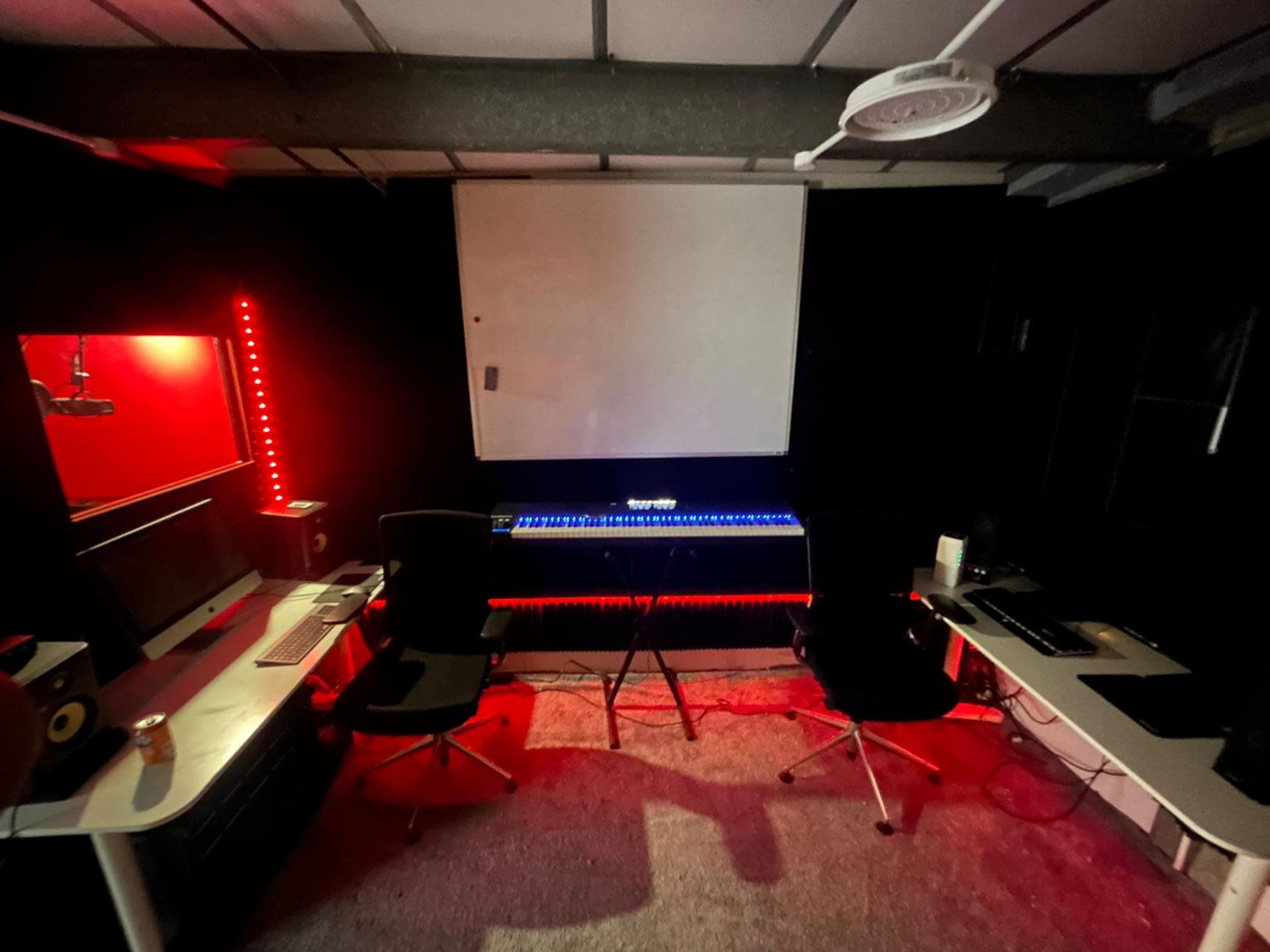 Self-Service 24/7 Vocal Recording Image in London, london, ENG