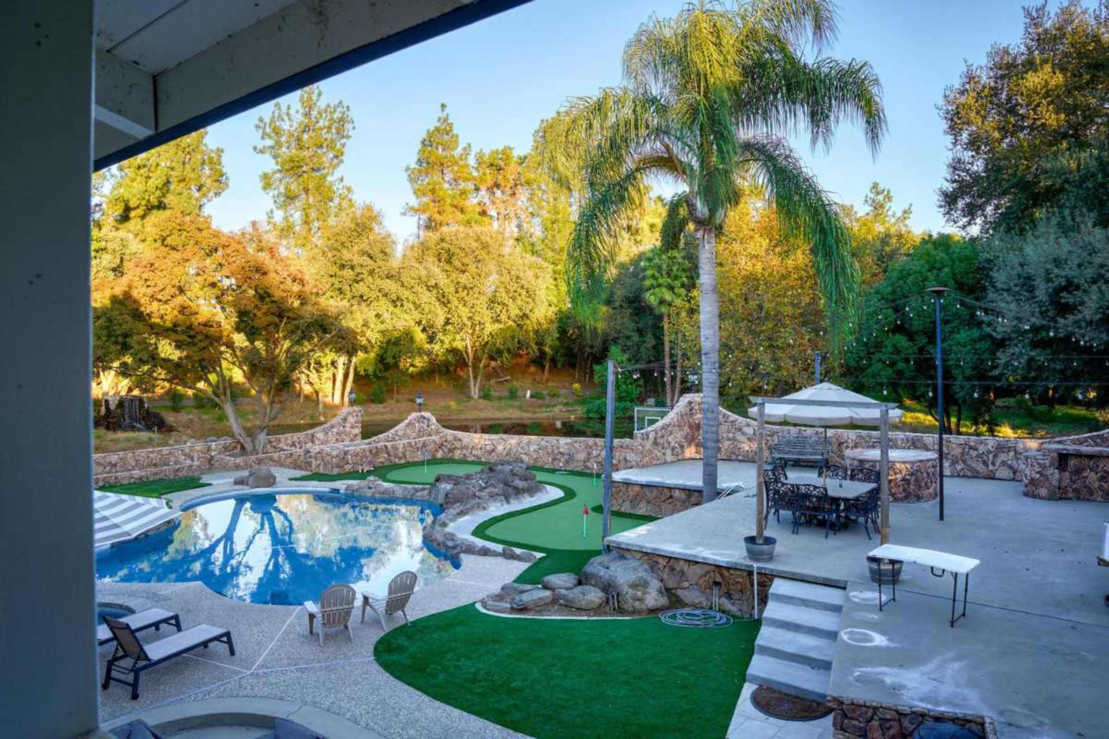 Grand Waterside Estate Image in , Modesto, CA