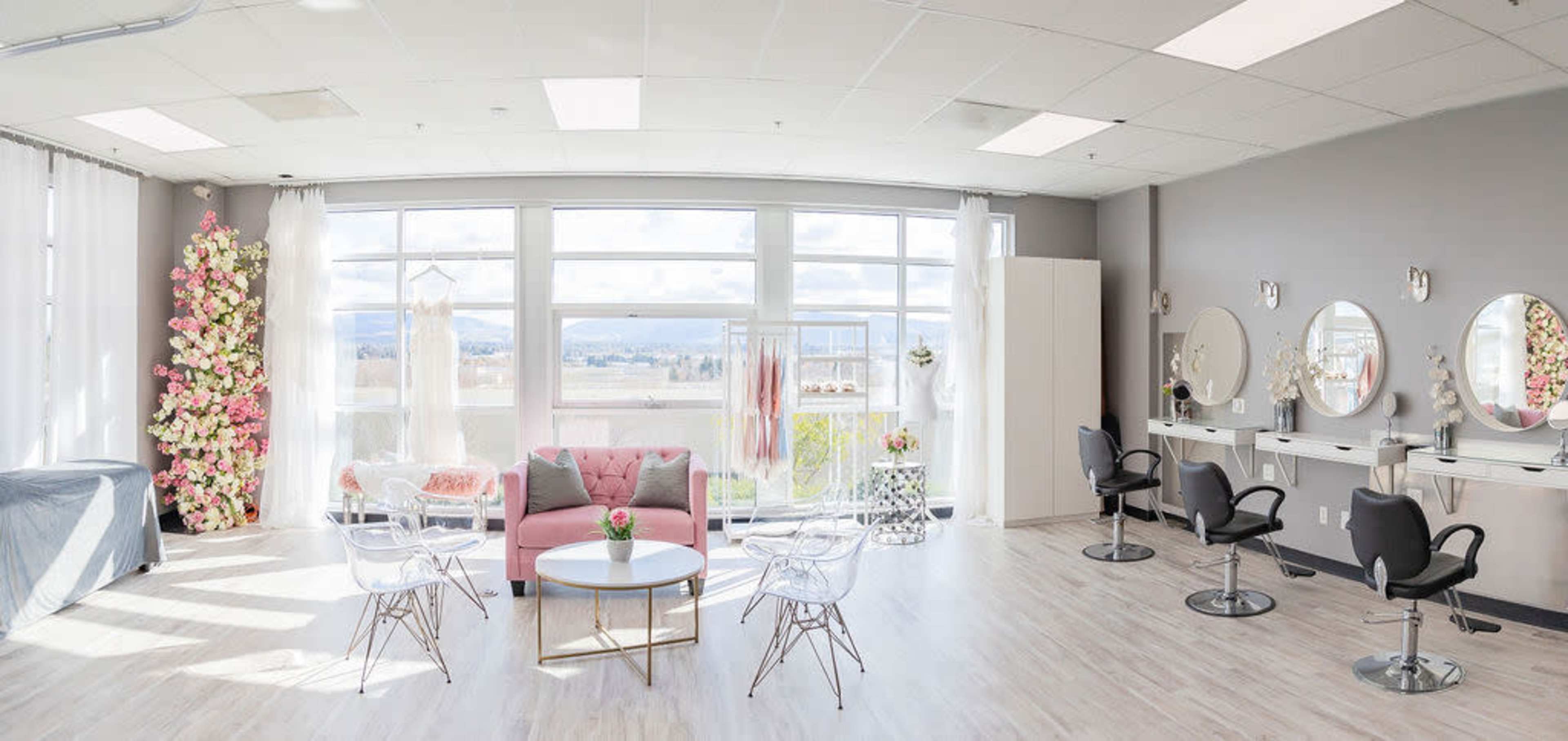 Open Floor Plan Beauty Suite with Livermore Valley View Image in , Livermore, CA