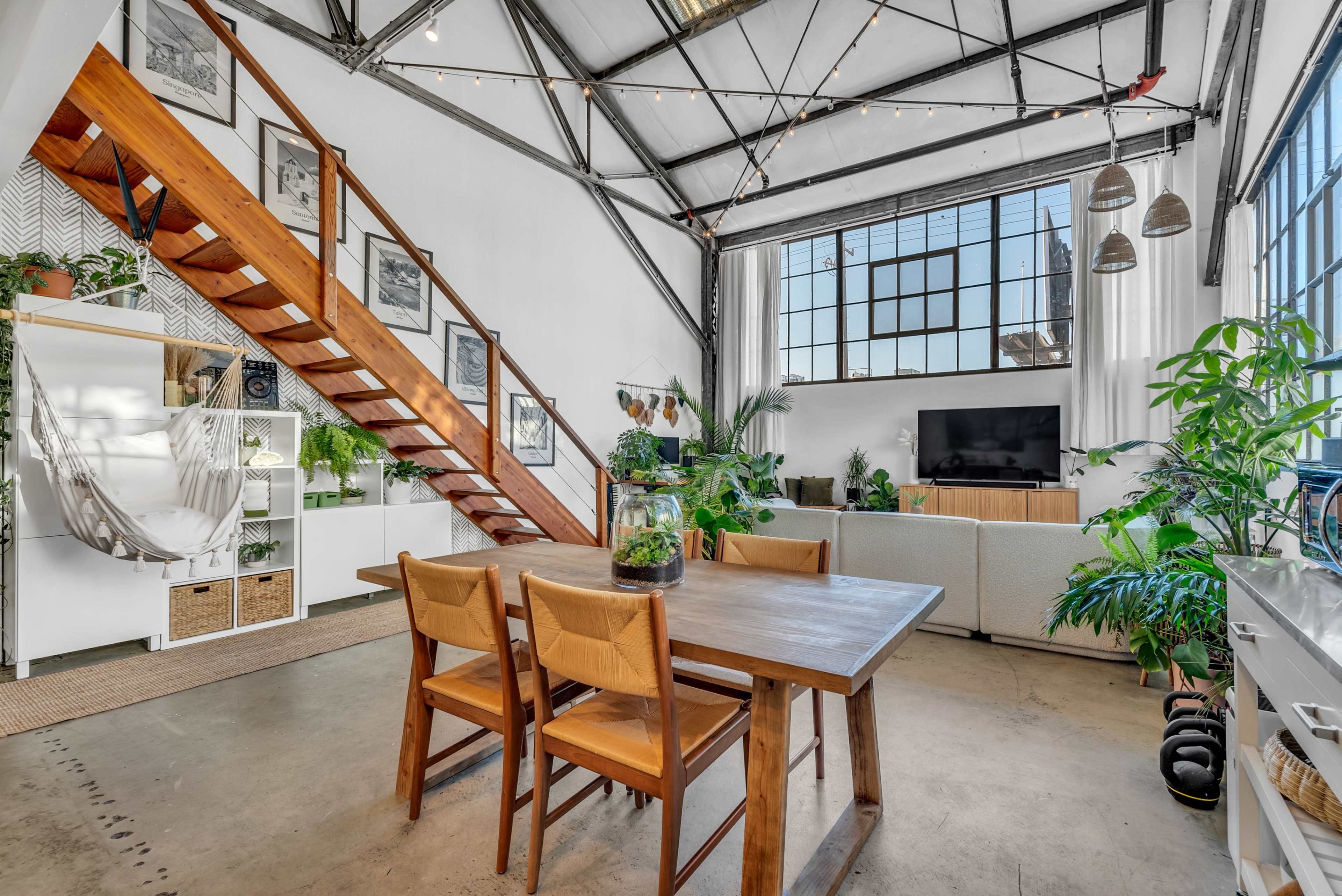 Dogpatch Loft with tons of natural light and thoughtful decor Image in Dogpatch, San Francisco, CA
