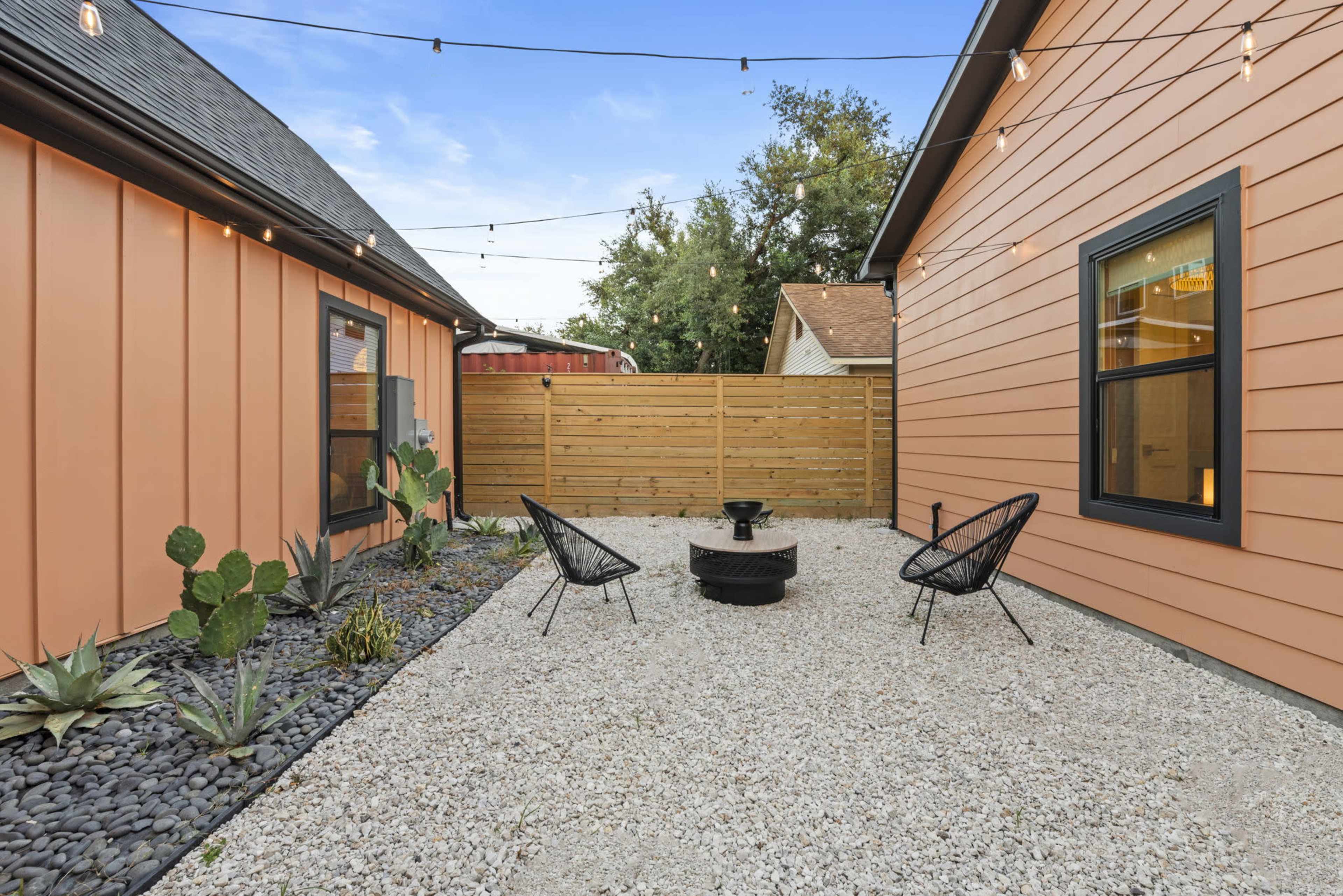 Desert Rose DUO✨ Two homes - Brand-New Modern Space with Instagrammable Design & Amazing Patio Image in Greater East End, Houston, TX