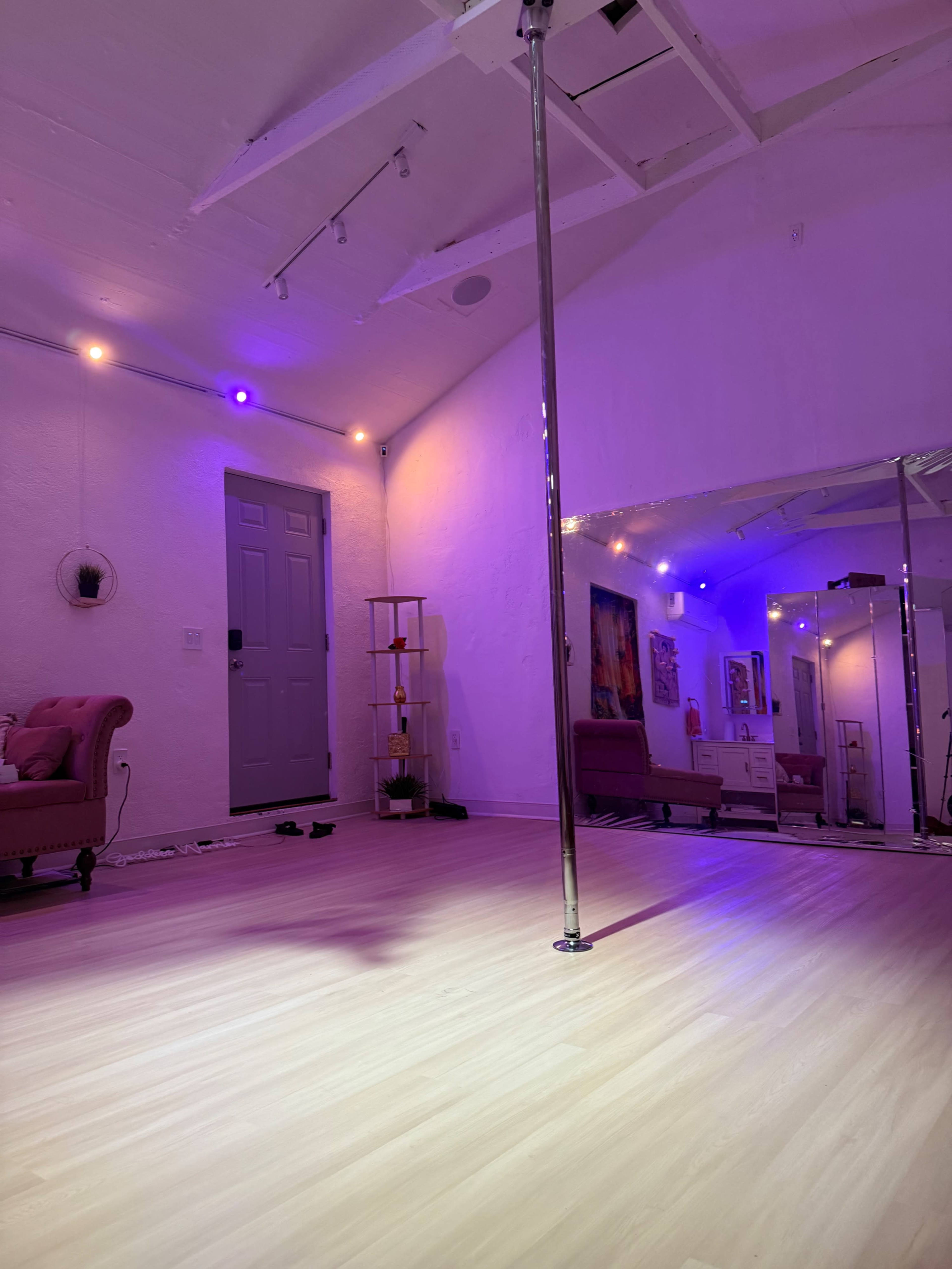 Private Studio Space in the Valley Image in Van Nuys, Van nuys, CA