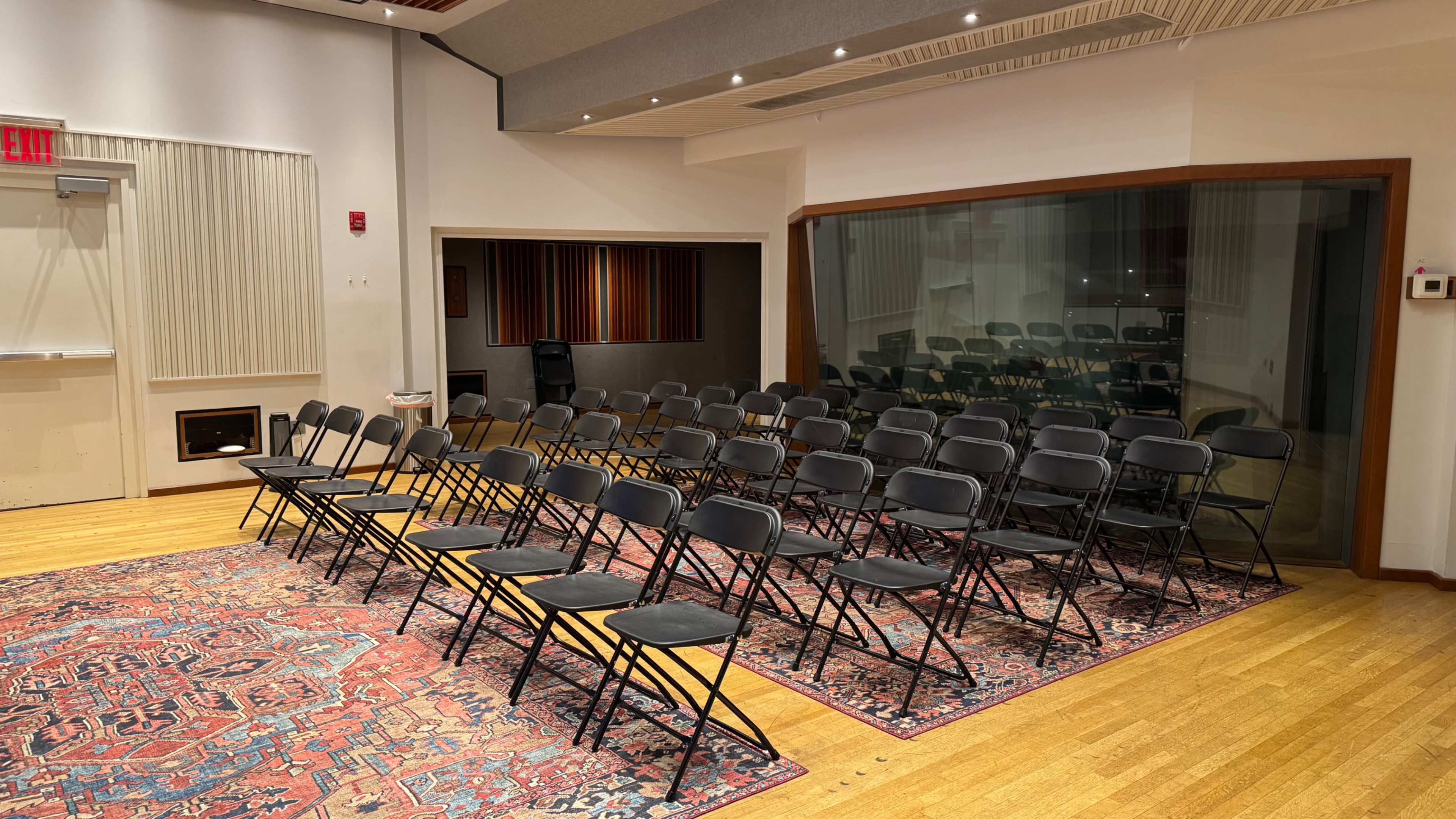 Iconic Spacious Studio - Meeting Image in Midtown Manhattan, New York, NY