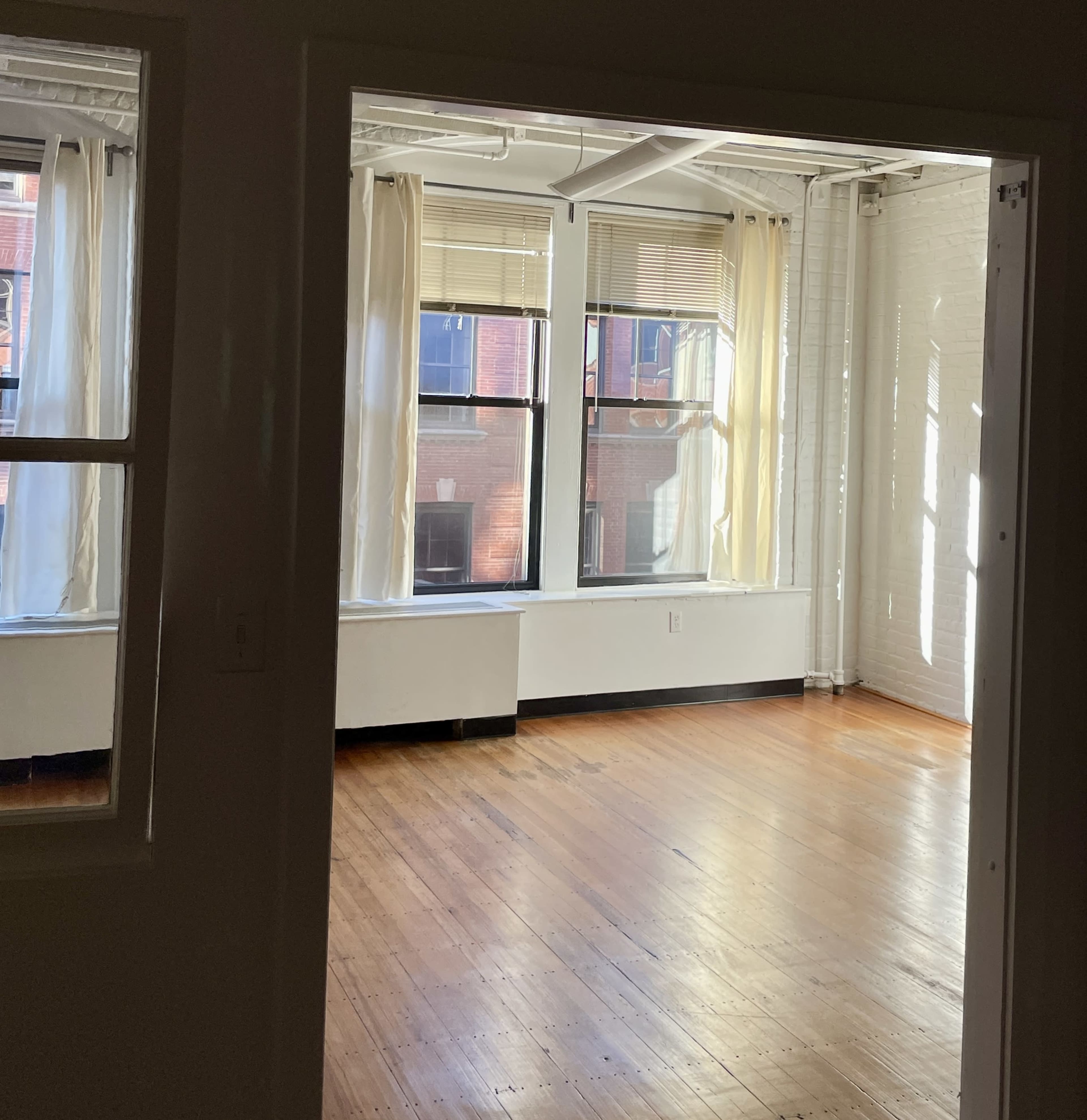 Gorgeous Bright Downtown Office Loft Perfect for Photoshoots & Workshops Right off Highway Image in Leather District, Boston, MA