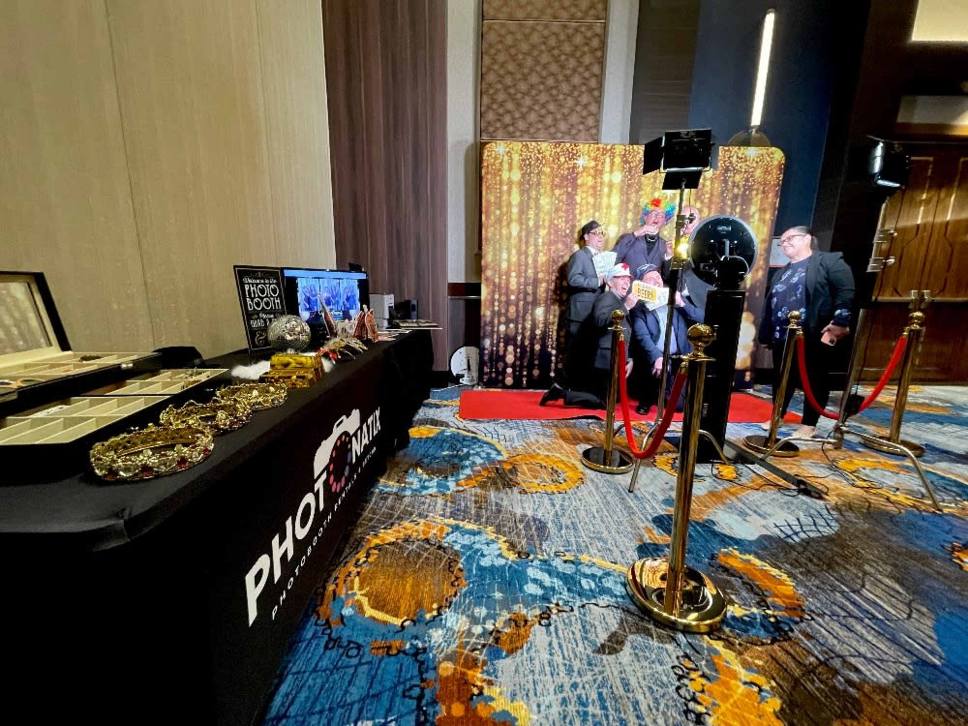 3HRS GLAM BOOTH SERVICE with Printing