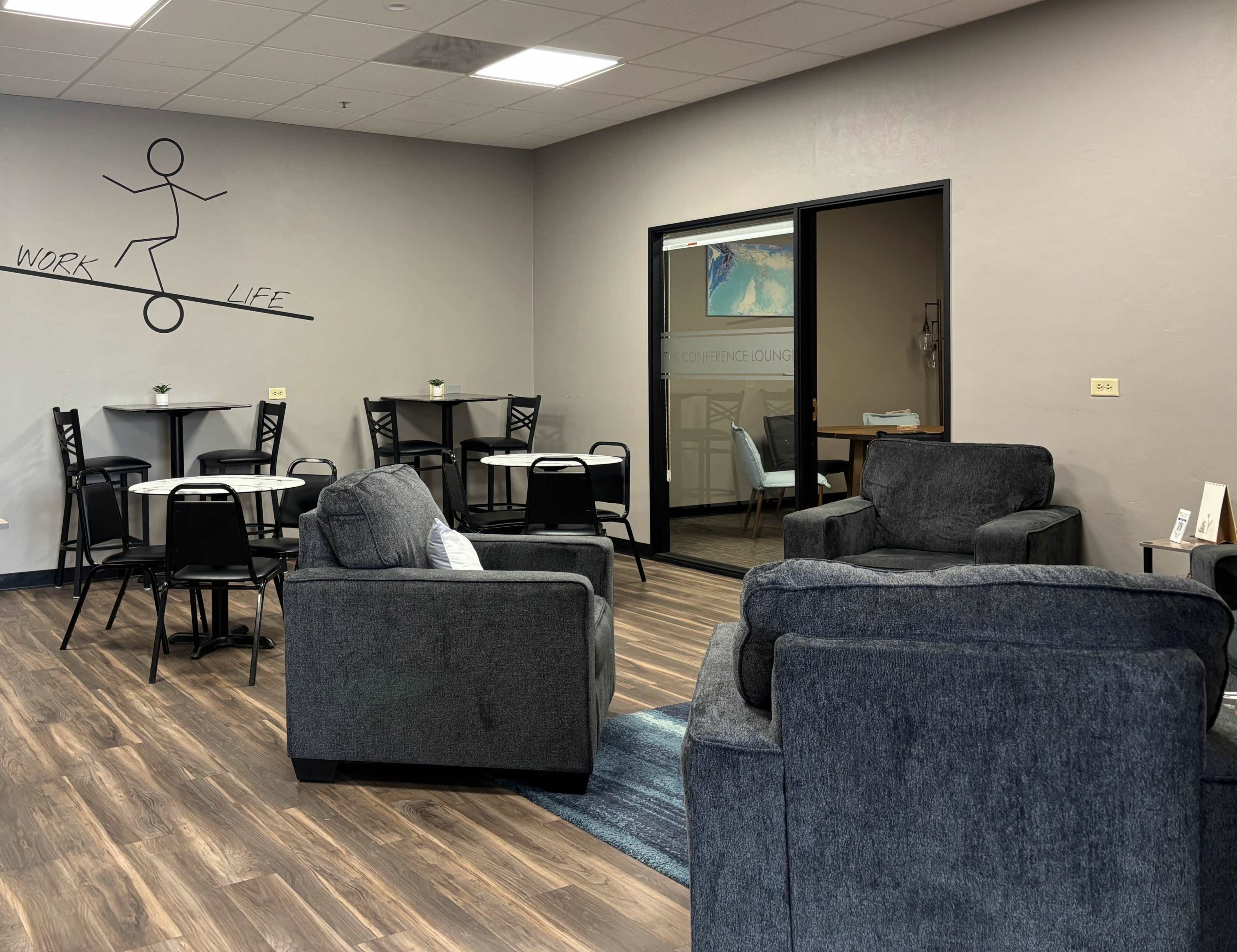 East Central Cozy 8 Person Conference Room Image in El Gheko, Tucson, AZ