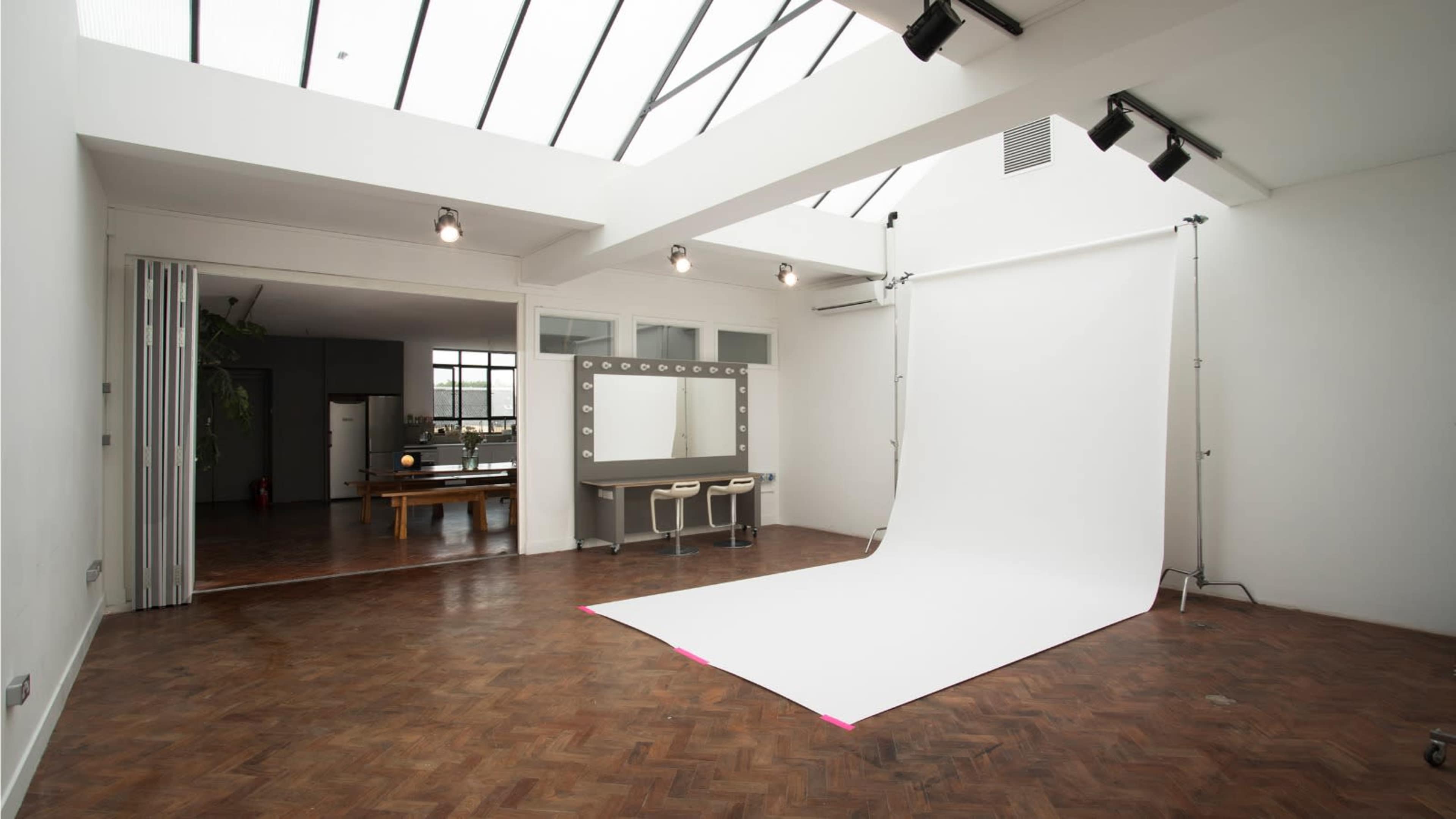 Bright Skylight Studio Image in London, LONDON, ENG