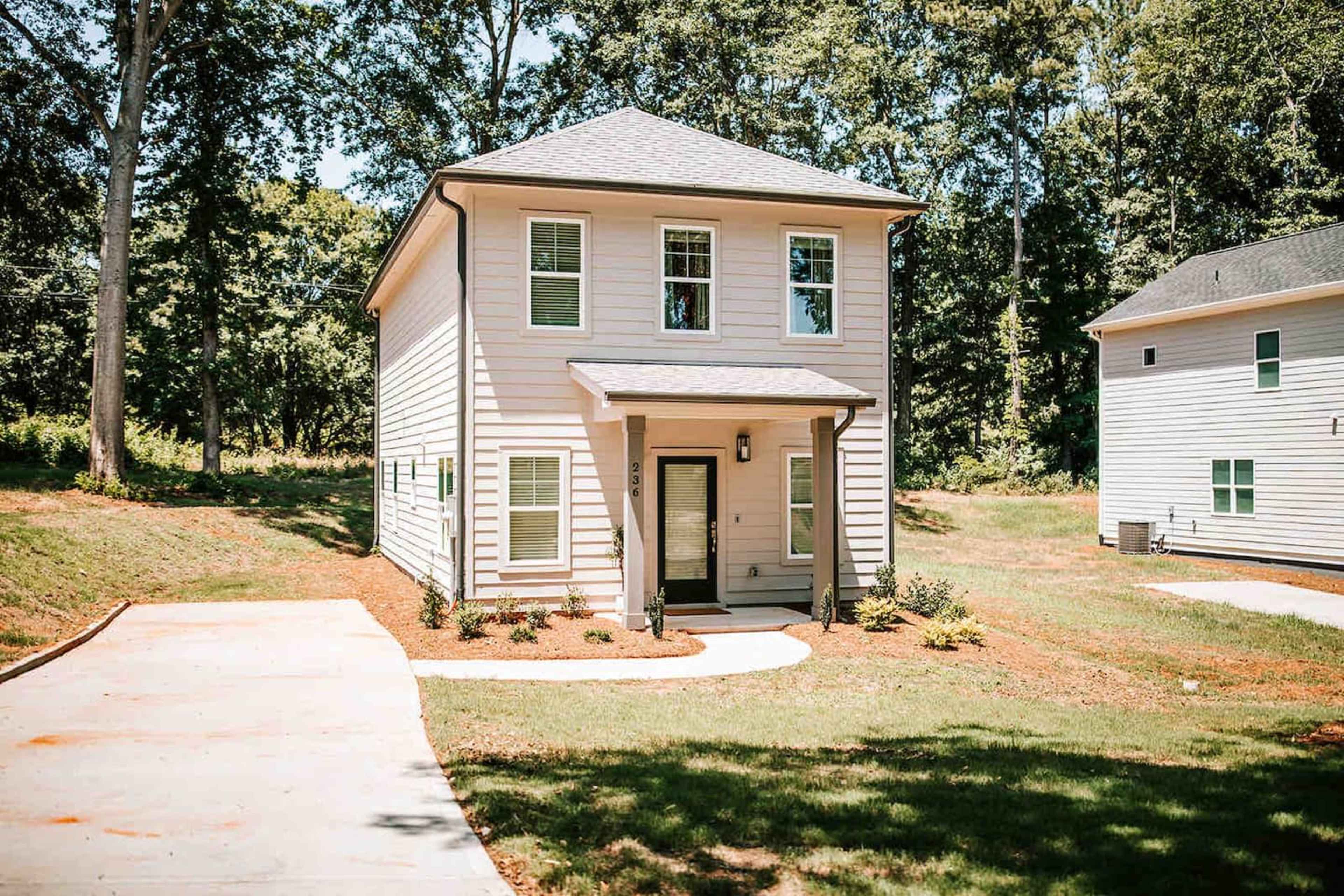 Modern 4BR Retreat by MHM Luxury Properties Image in Athens, Athens, GA