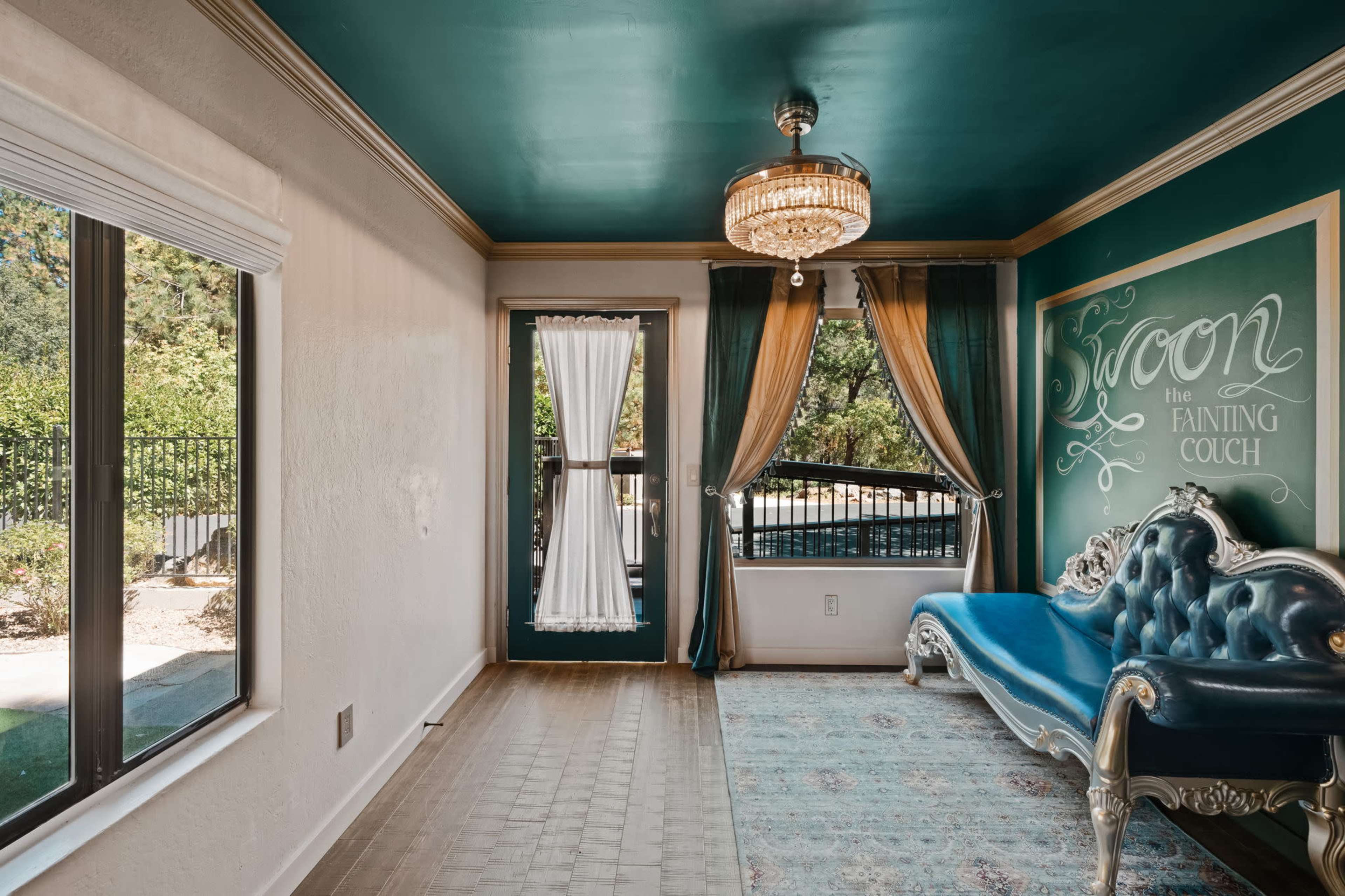 The Parlour House at the Fainting Couch:Your Maximalist Boutique Hotel Image in , Cobb, CA