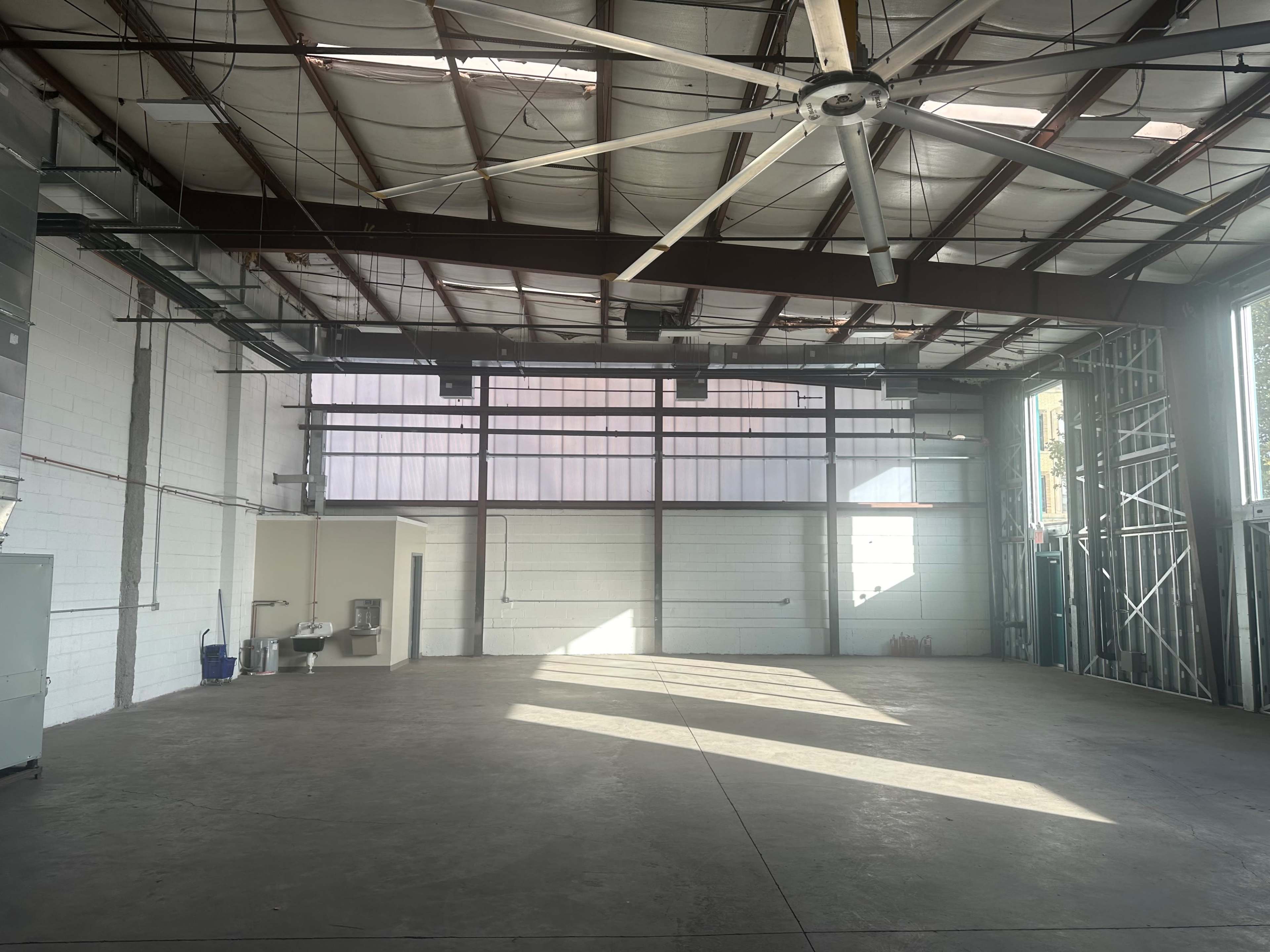 Open warehouse space 5,000 SQ FT with Heating and cooling. Image in Brownsville, Brooklyn, NY
