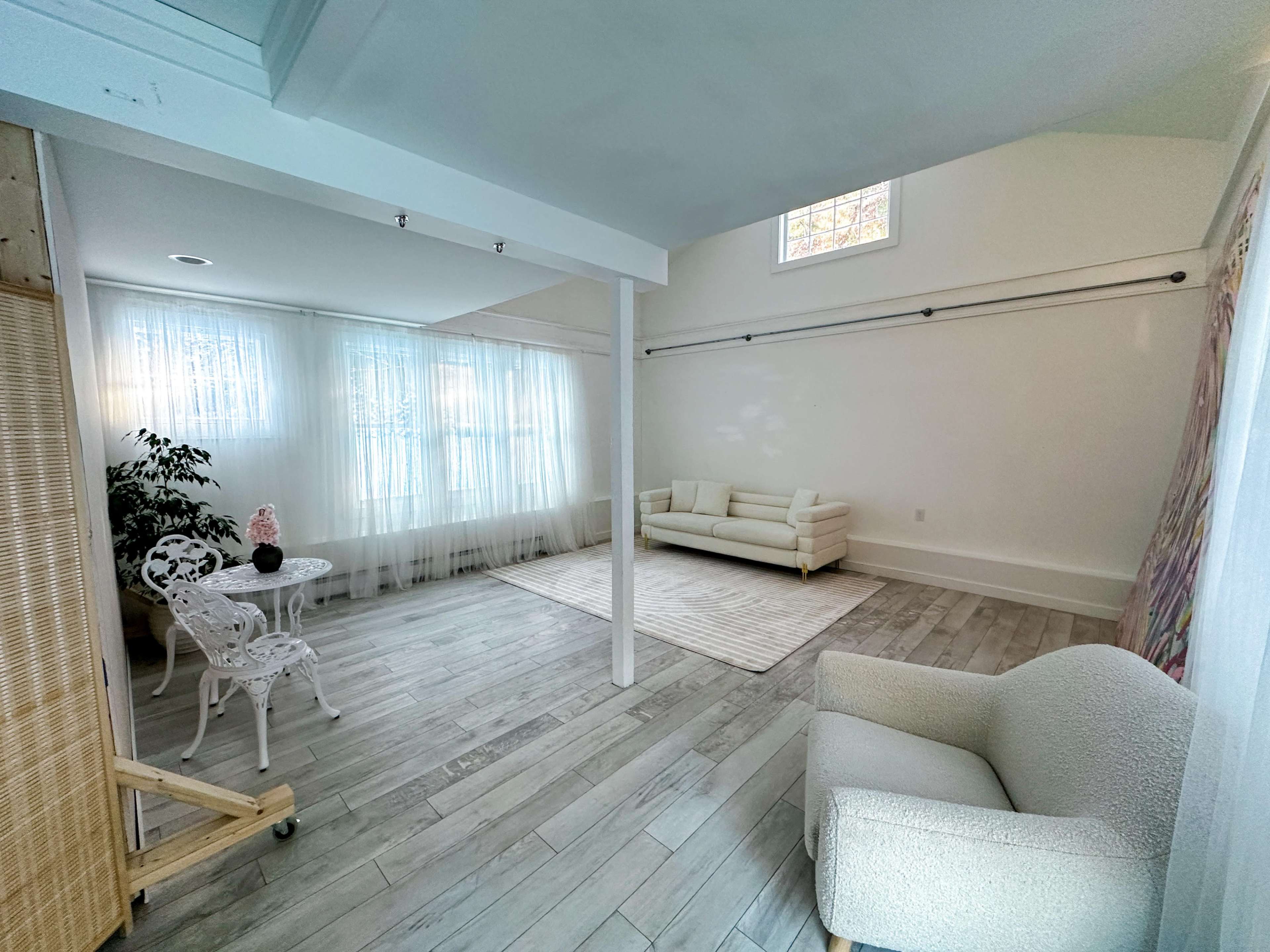 Minimal, light-filled creative space in residential retreat lot Image in Duxbury, Duxbury, MA