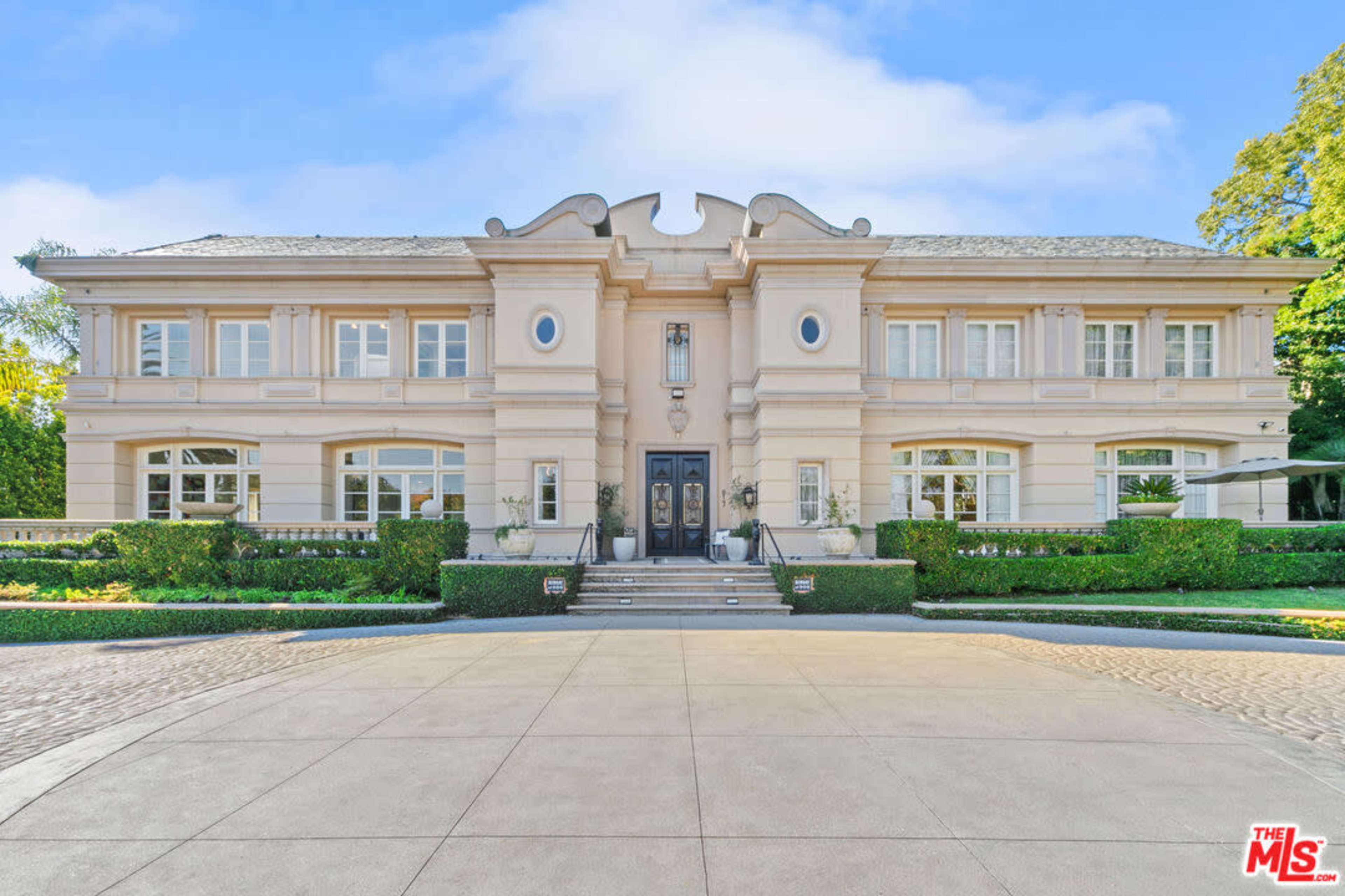 GRAND CLASSICAL ESTATE: OPULENT INTERIORS Image in The Flats, Beverly Hills, CA