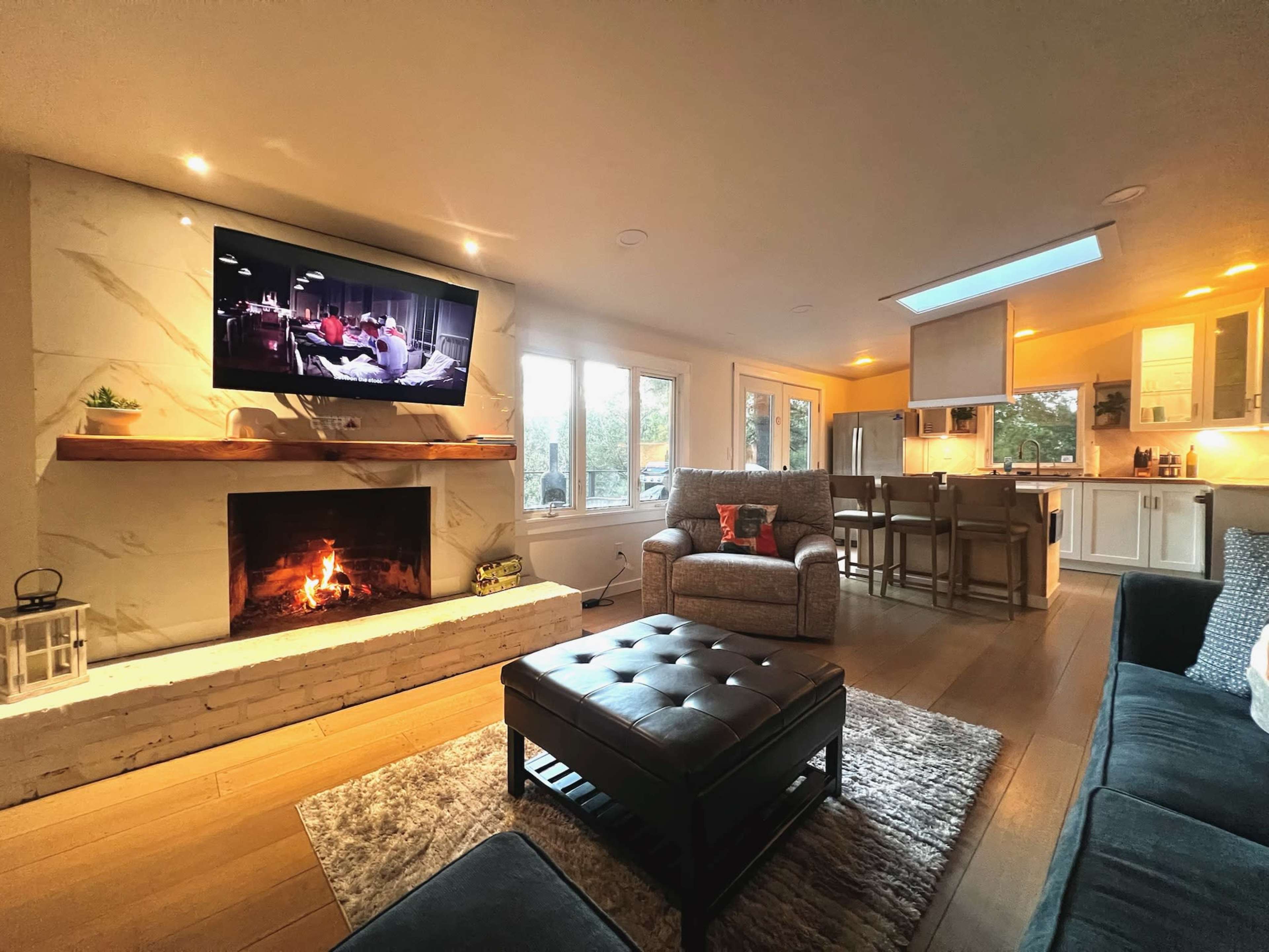 Beautiful Waterfront Lakehouse w/ Hot Tub Image in Clinton, Clinton, CT