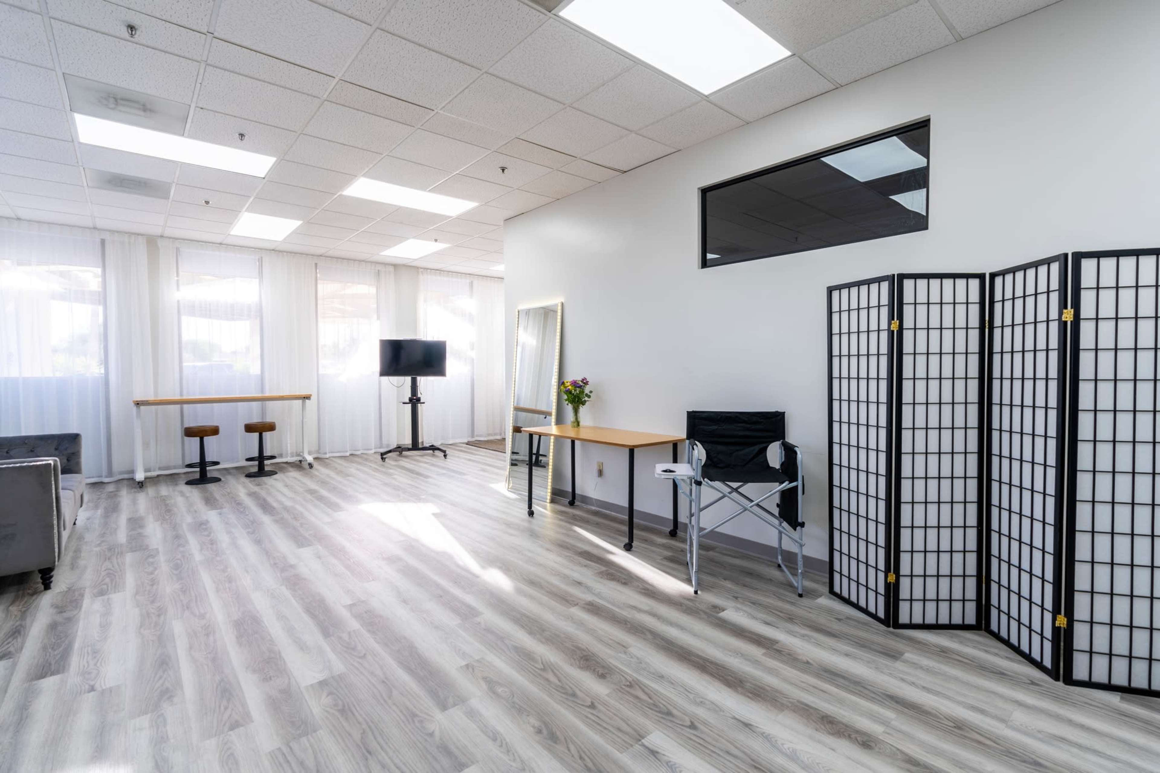 Natural light photo studio in the Broadway Tower Image in Colonia Allegre, Tucson, AZ