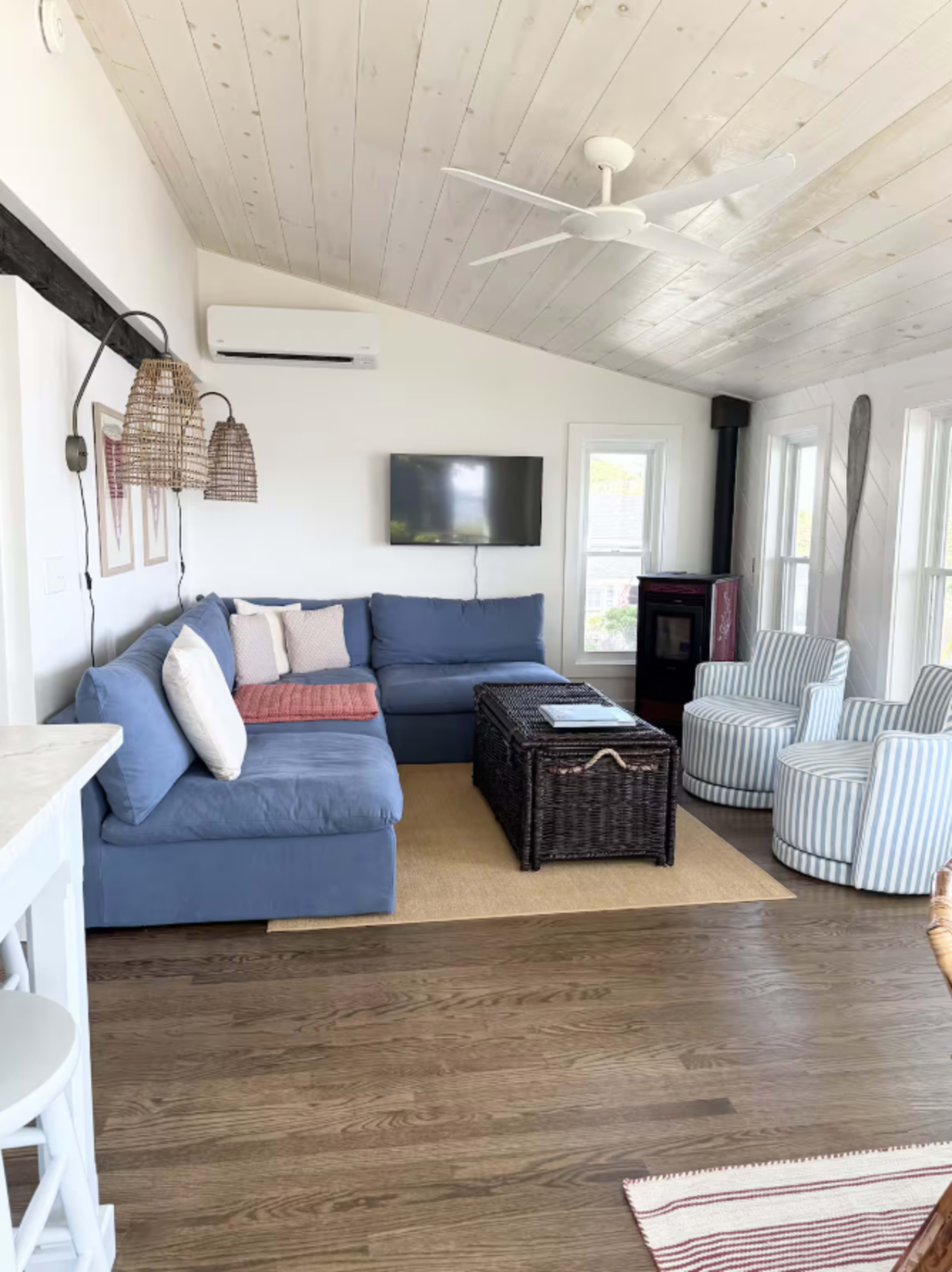 Quintessential Water Front Maine Renovated Cottage w/ Custom Kitchen and Sweeping Views Image in Georgetown, Georgetown, ME